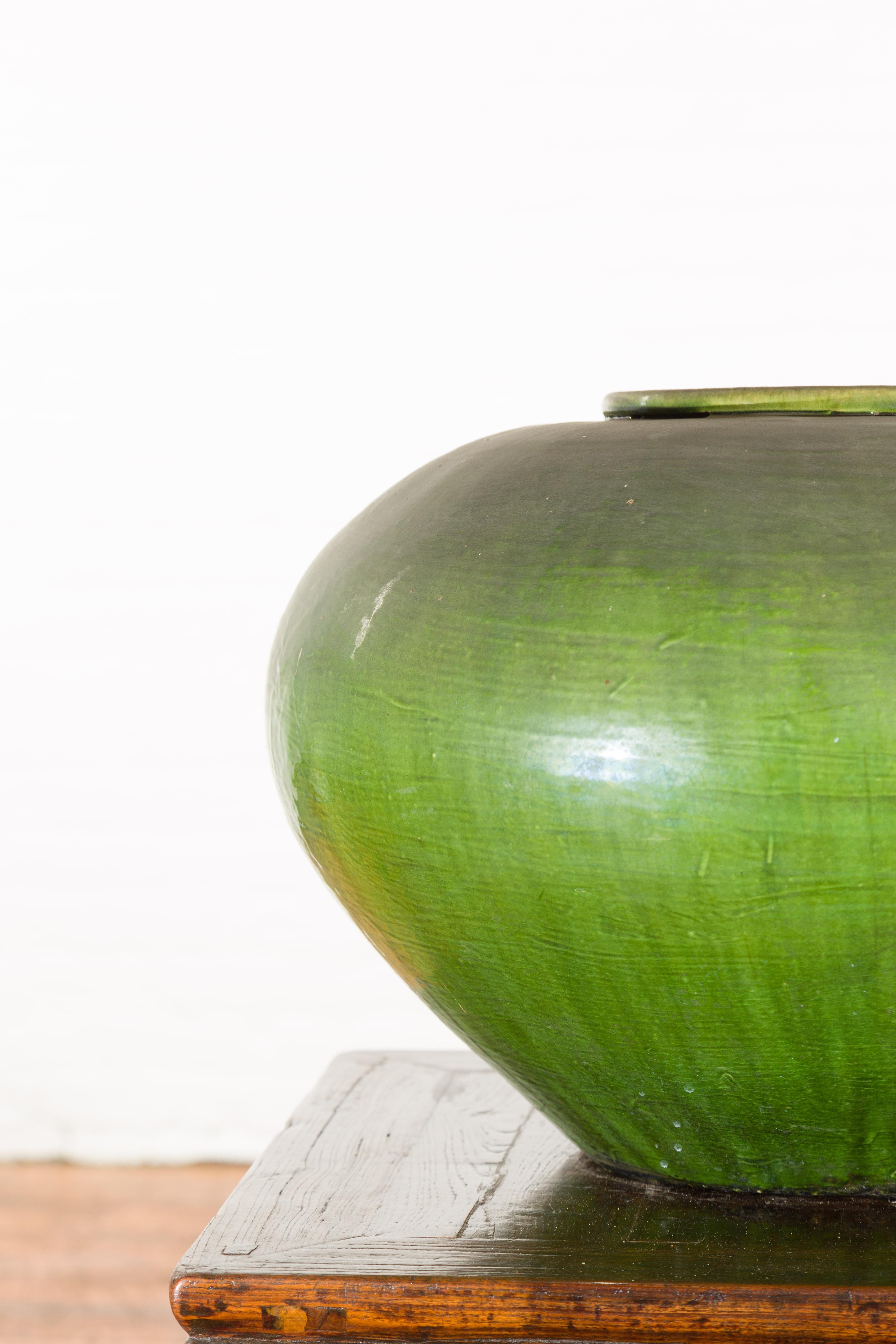 Low-Squat-Pflanzgefäß aus chinesischem Vintage-Porzellan mit Verde-Glasur und gealterter Patina im Angebot 1