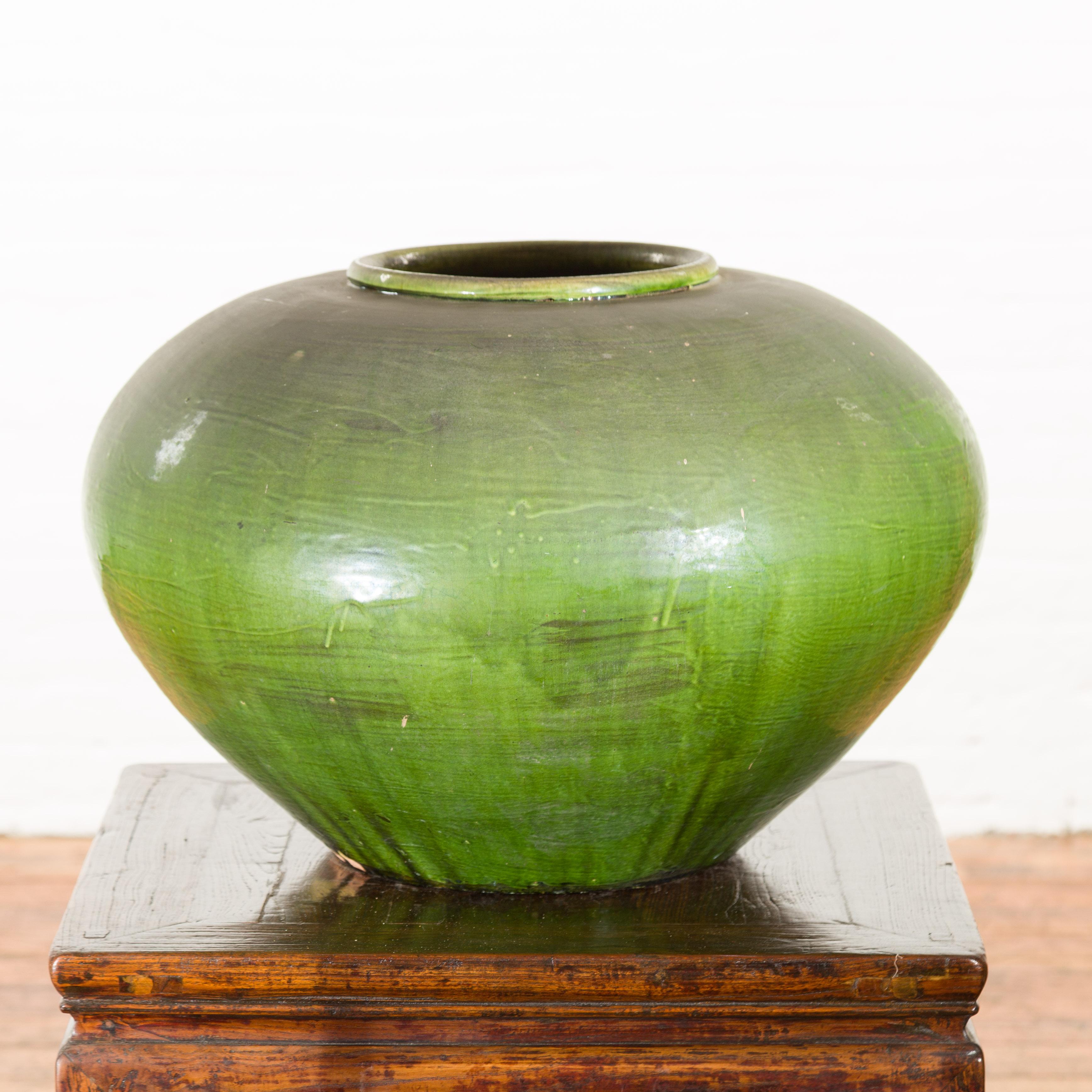 Low-Squat-Pflanzgefäß aus chinesischem Vintage-Porzellan mit Verde-Glasur und gealterter Patina im Angebot 3