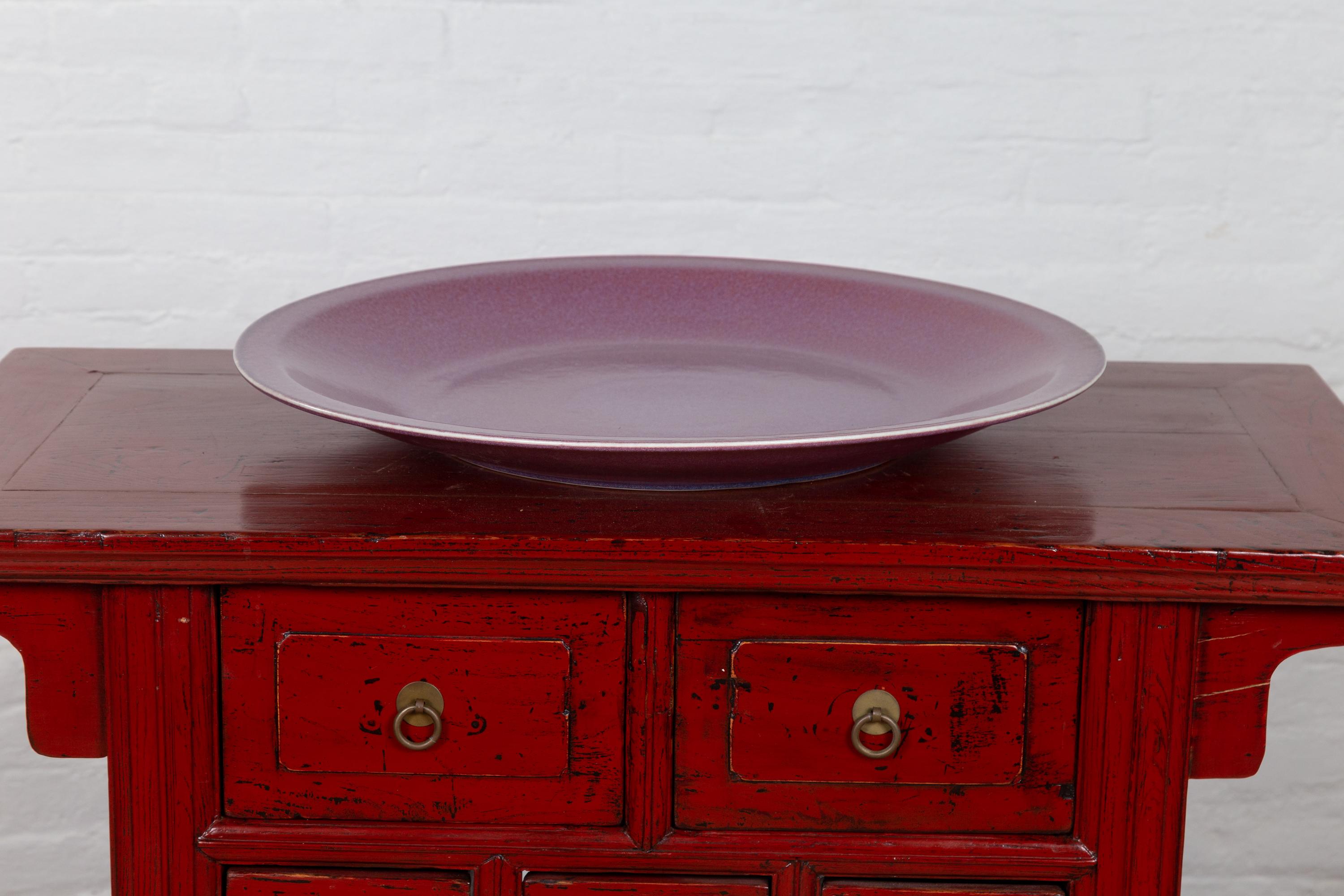Assiette de présentation chinoise vintage en céramique violette des années 1980, deux disponibles en vente 5