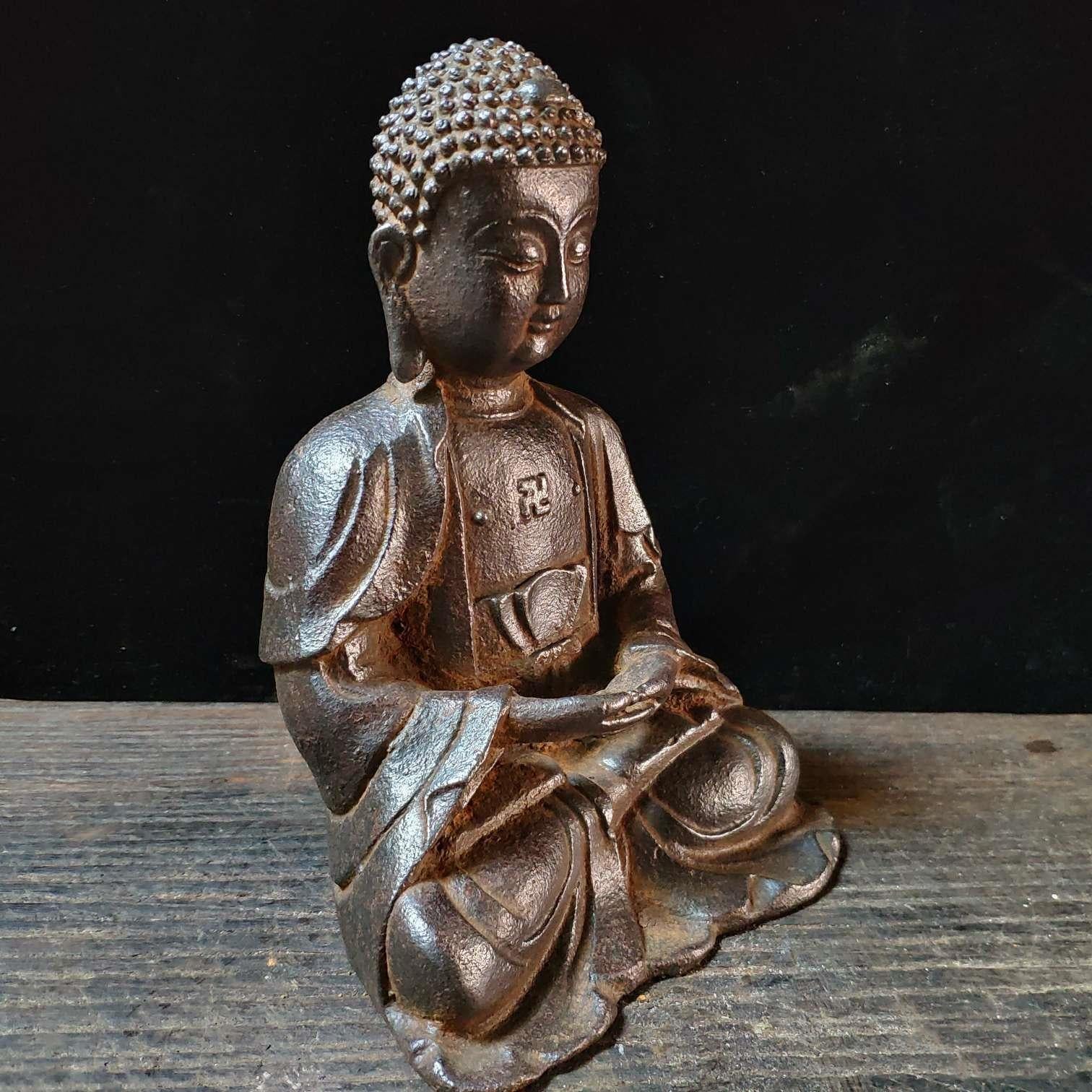 Chinese Vintage Rare Iron Zazen Buddha Statue In Good Condition For Sale In 景德镇市, CN