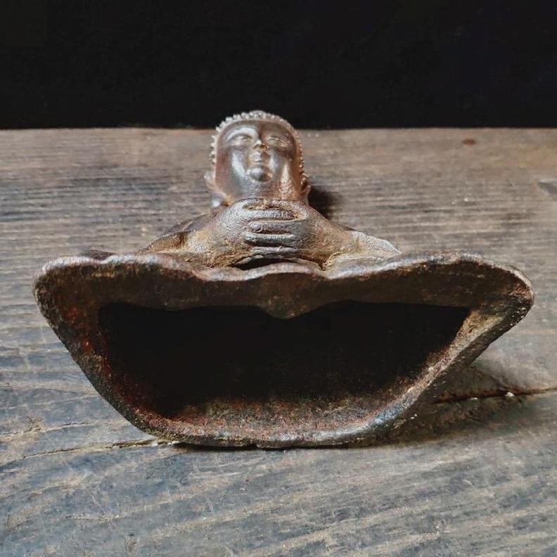Chinese Vintage Rare Iron Zazen Buddha Statue For Sale 5