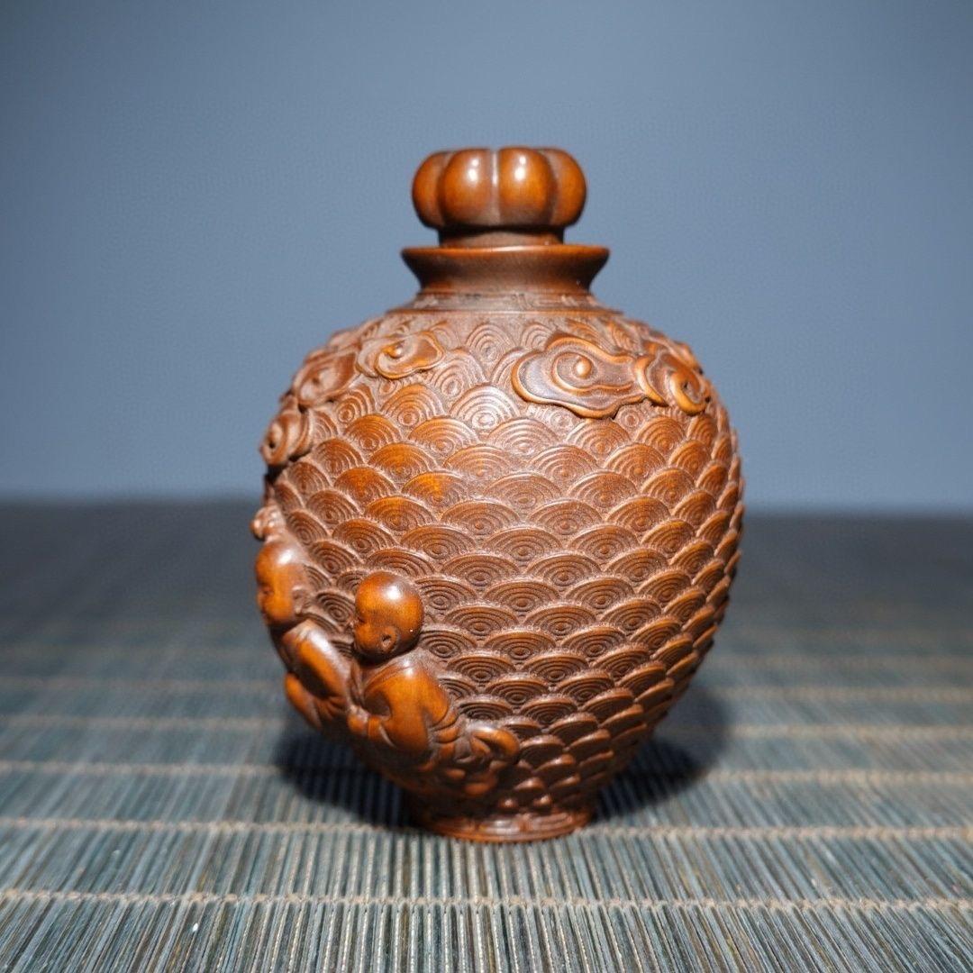 Botella de rapé China Vintage Rara Talla de Madera Auspiciosa Niños Nubes en venta 1