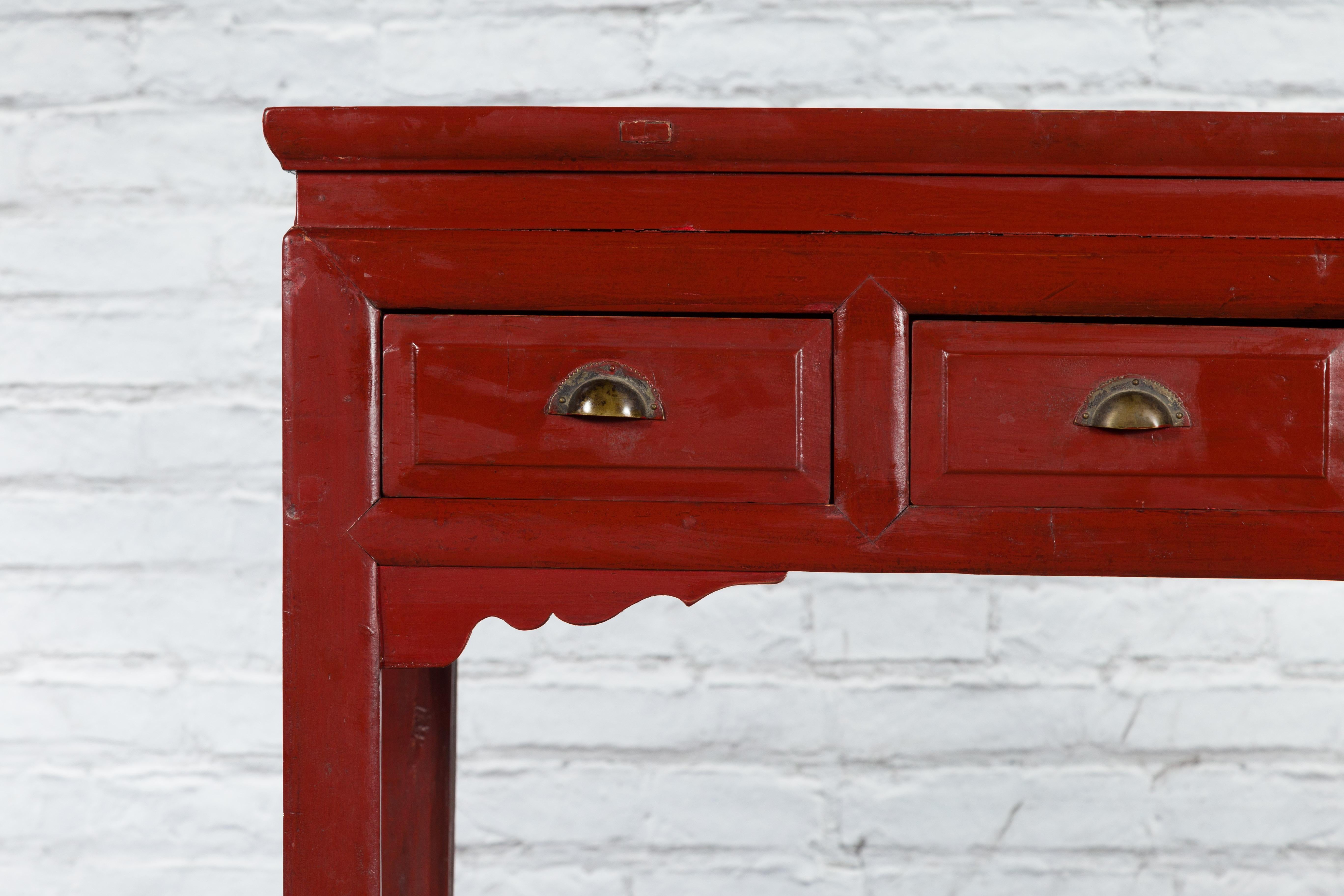 Chinese Vintage Red Lacquer Console Table with Drawers and Carved Spandrels For Sale 1