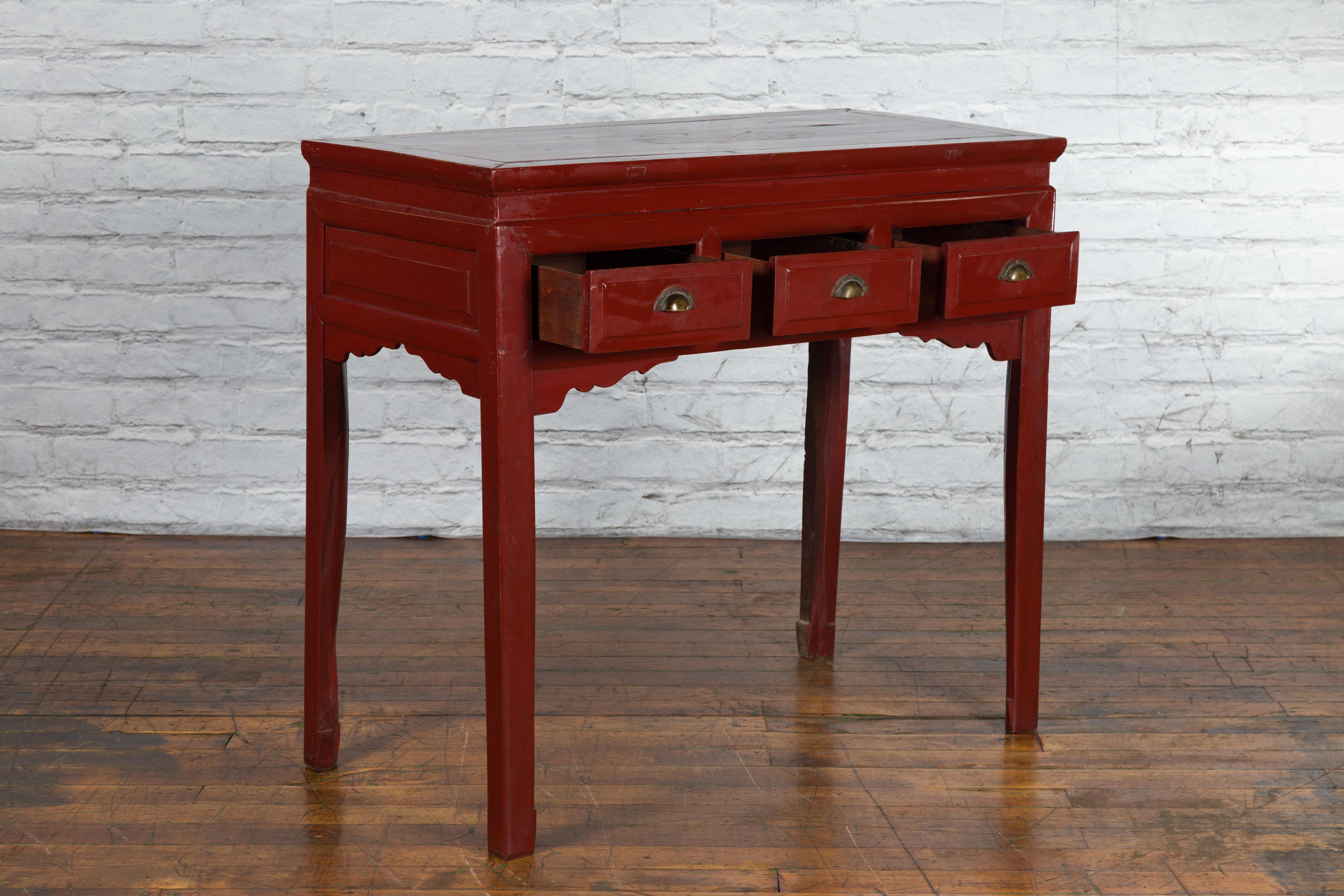 Chinese Vintage Red Lacquer Console Table with Drawers and Carved Spandrels For Sale 2
