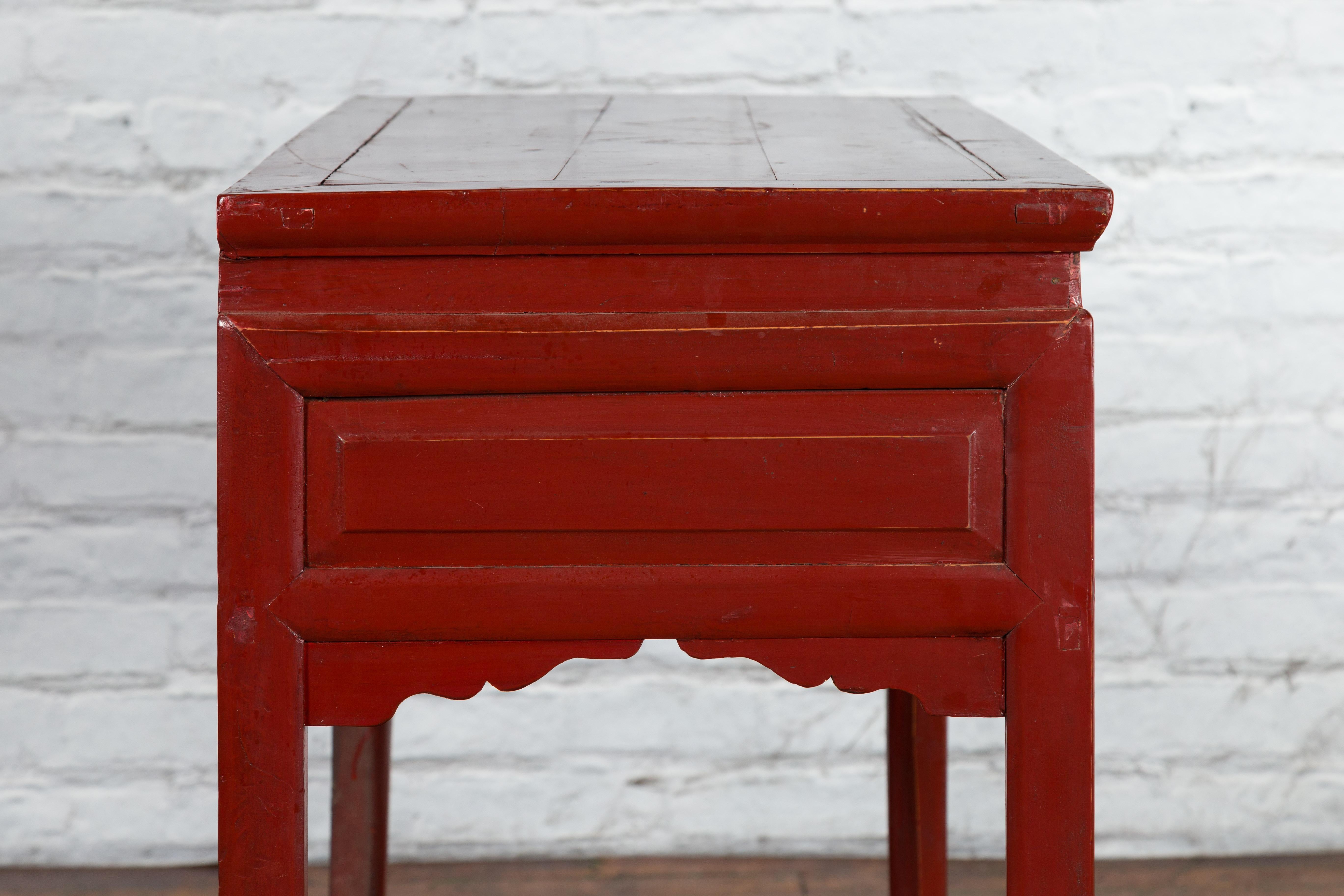 Chinese Vintage Red Lacquer Console Table with Drawers and Carved Spandrels For Sale 4
