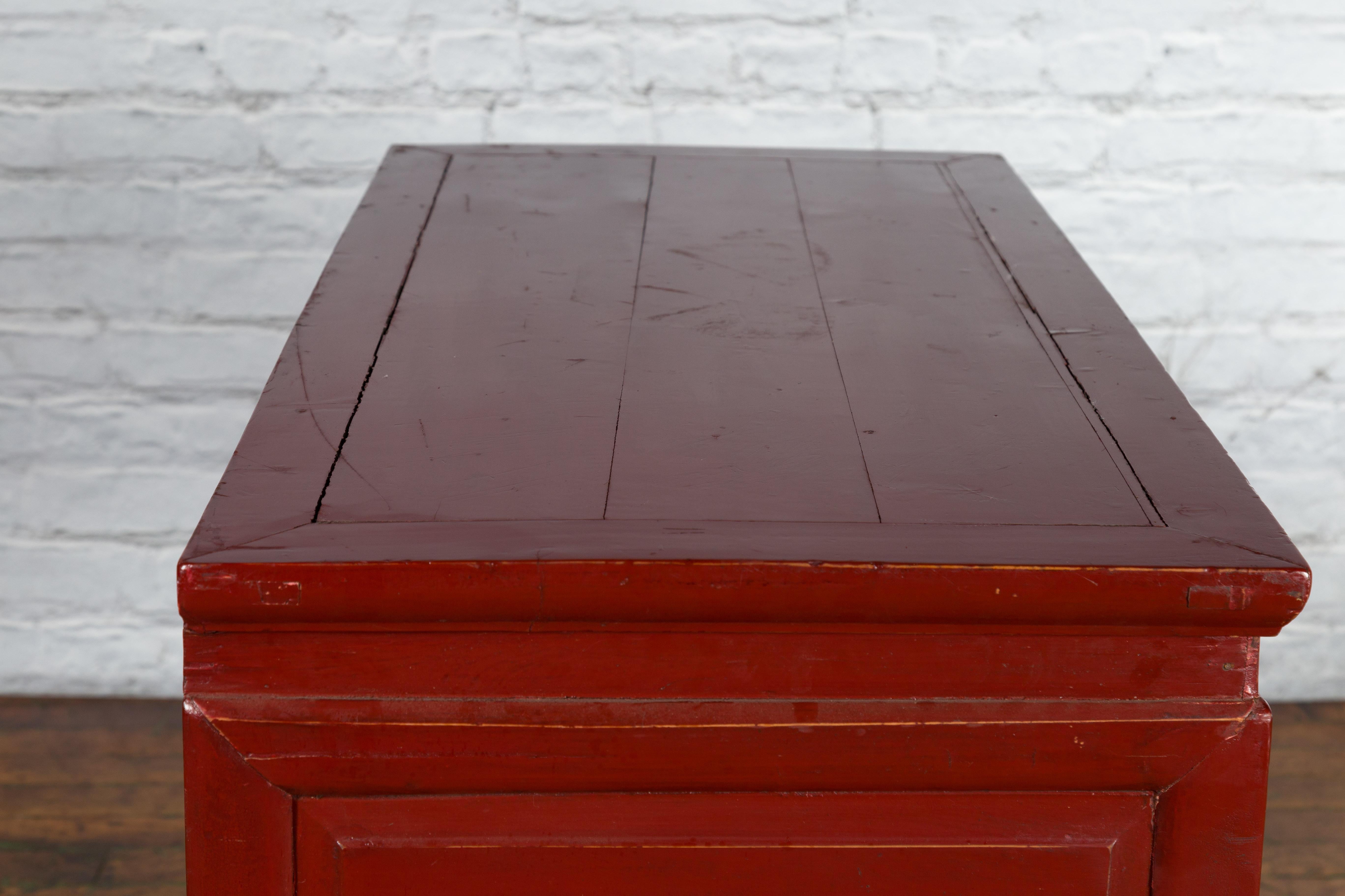 Chinese Vintage Red Lacquer Console Table with Drawers and Carved Spandrels For Sale 5