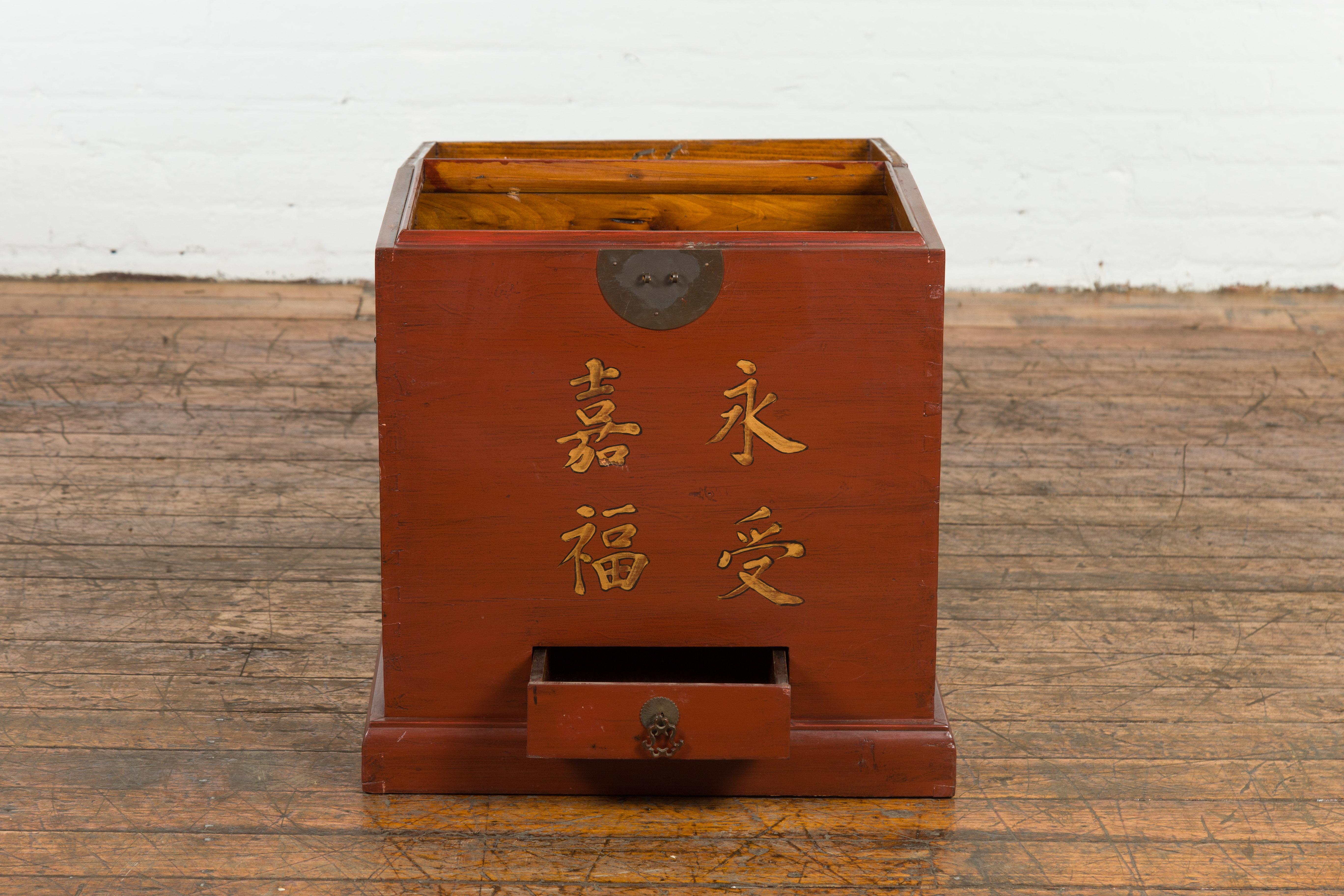Chinese Vintage Red Lacquer Wedding Chest with Gilded Calligraphy and Drawer For Sale 4