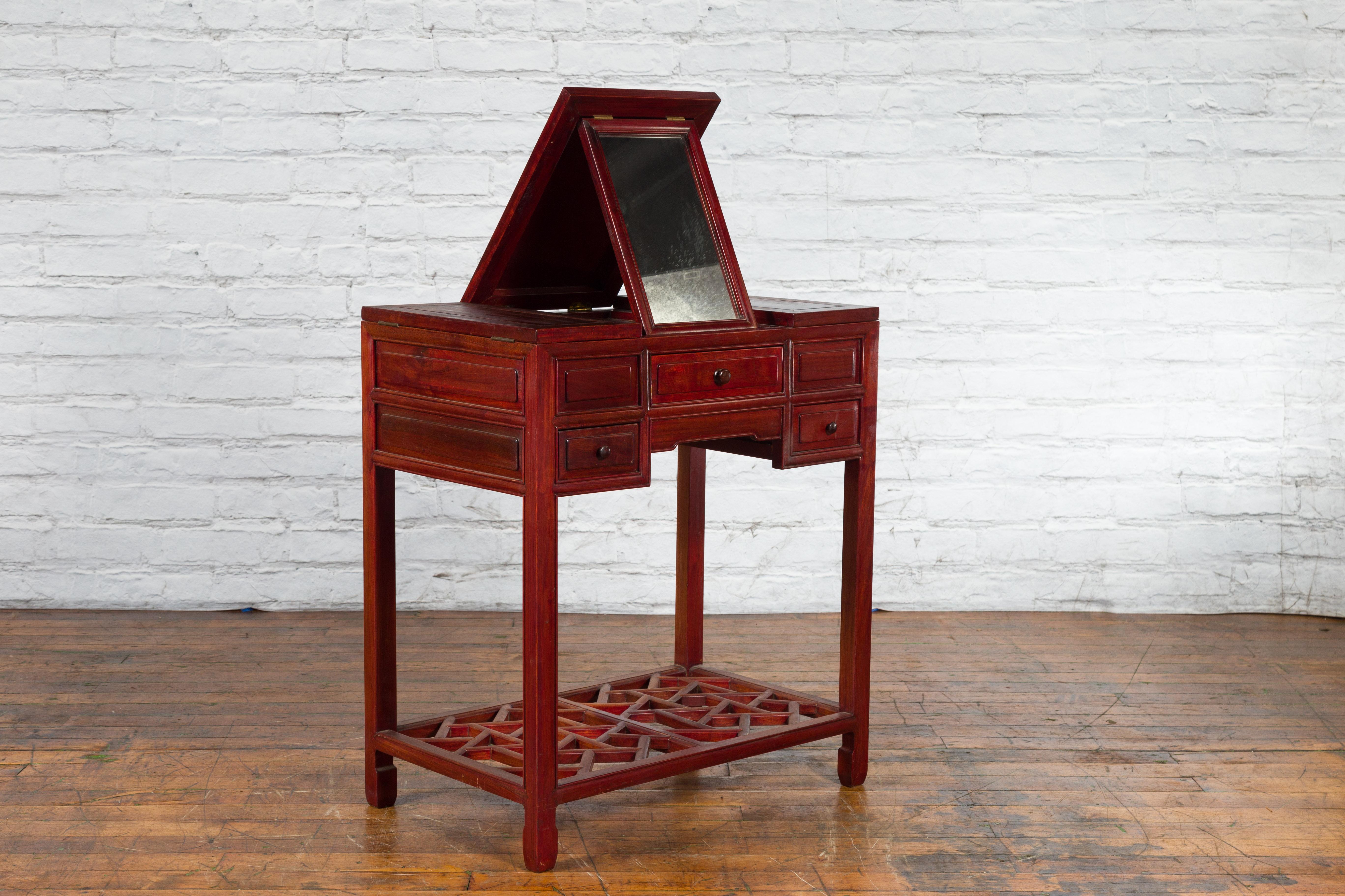 Table de coiffeuse chinoise vintage à trois tiroirs en bois laqué rouge avec miroir pliant en vente 3