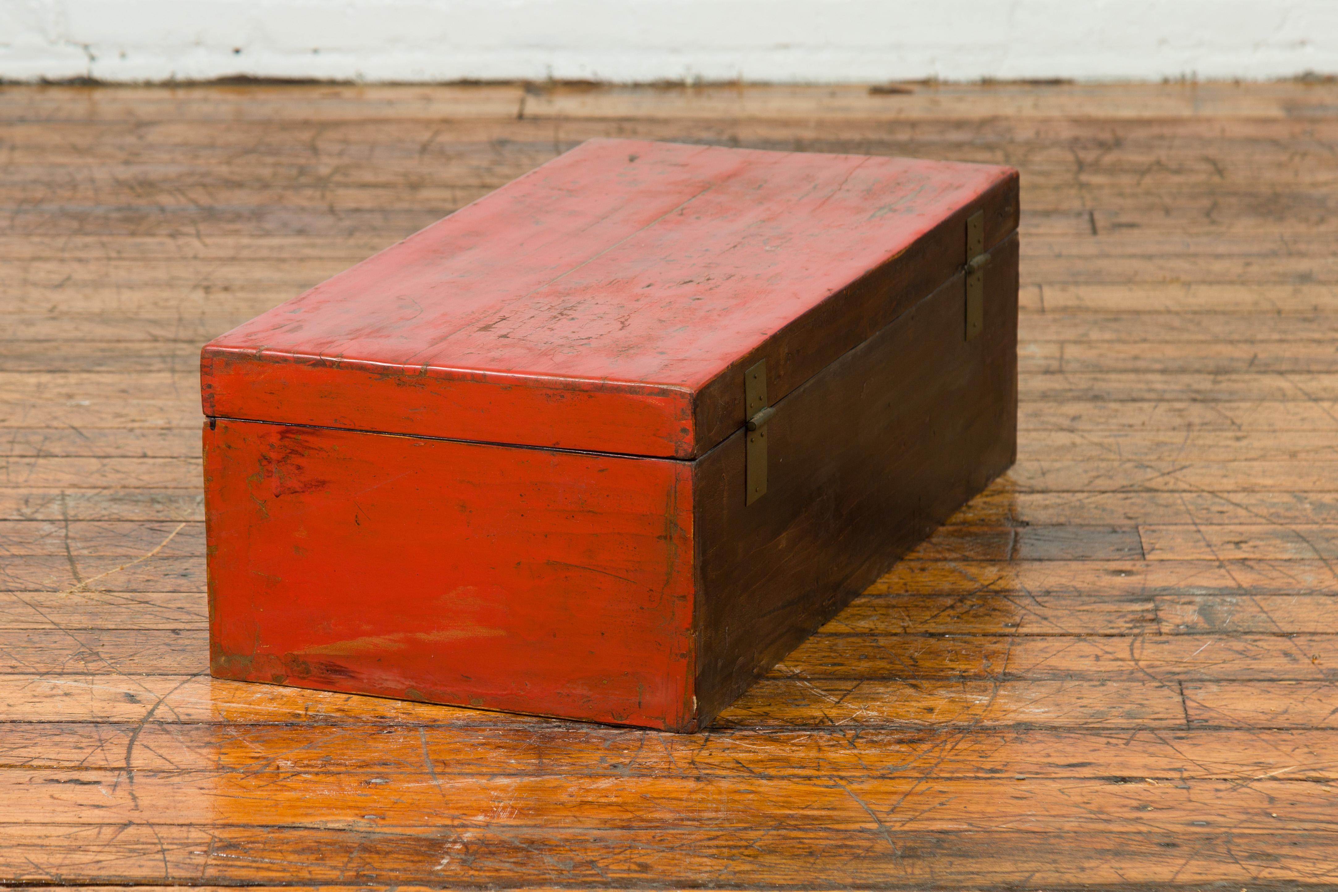 Chinese Vintage Red Lacquered Box with Golden Motifs and Bronze Hardware For Sale 3