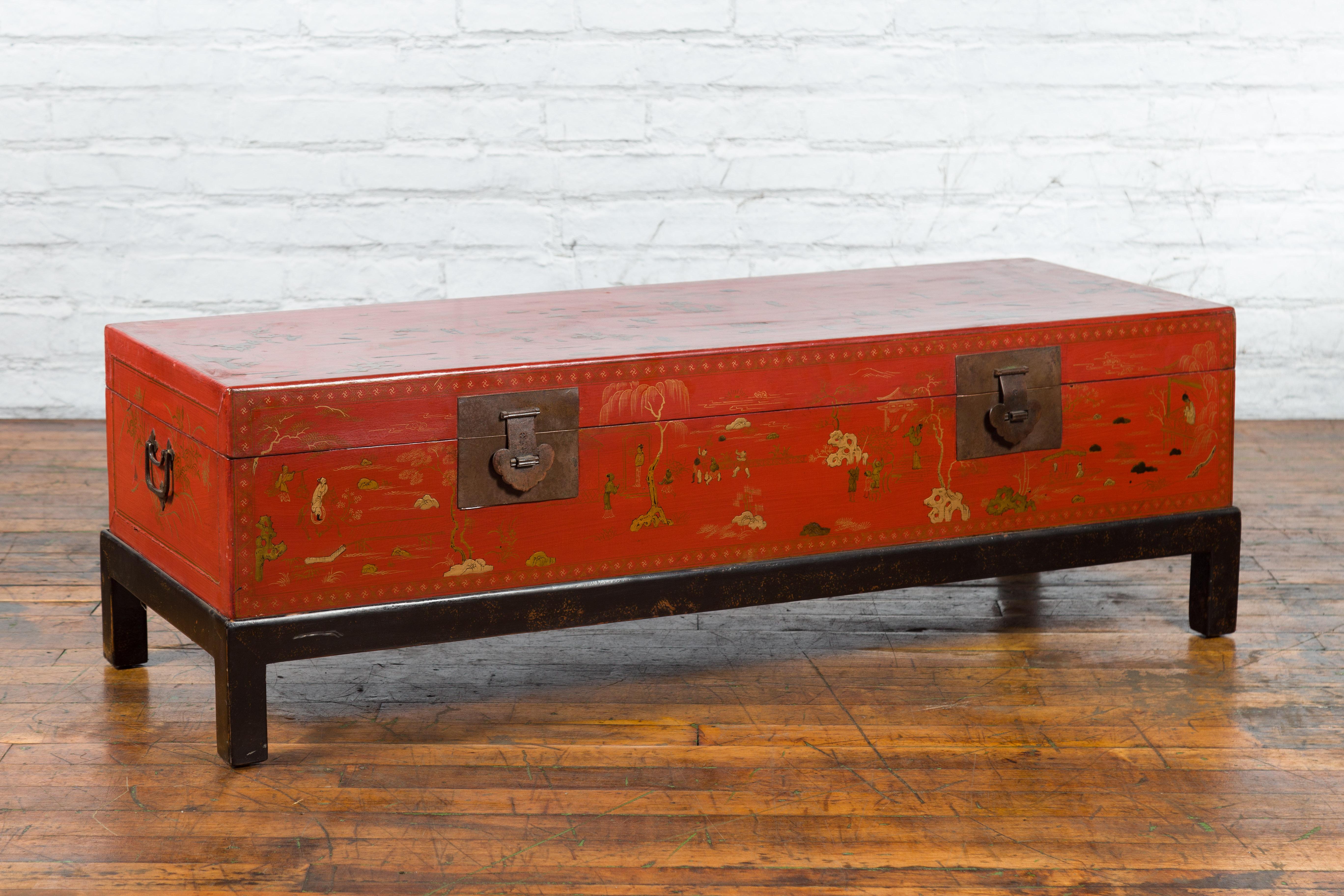 Chinese Vintage Red Lacquered Trunk on Black Base with Gilded Chinoiserie Décor 11