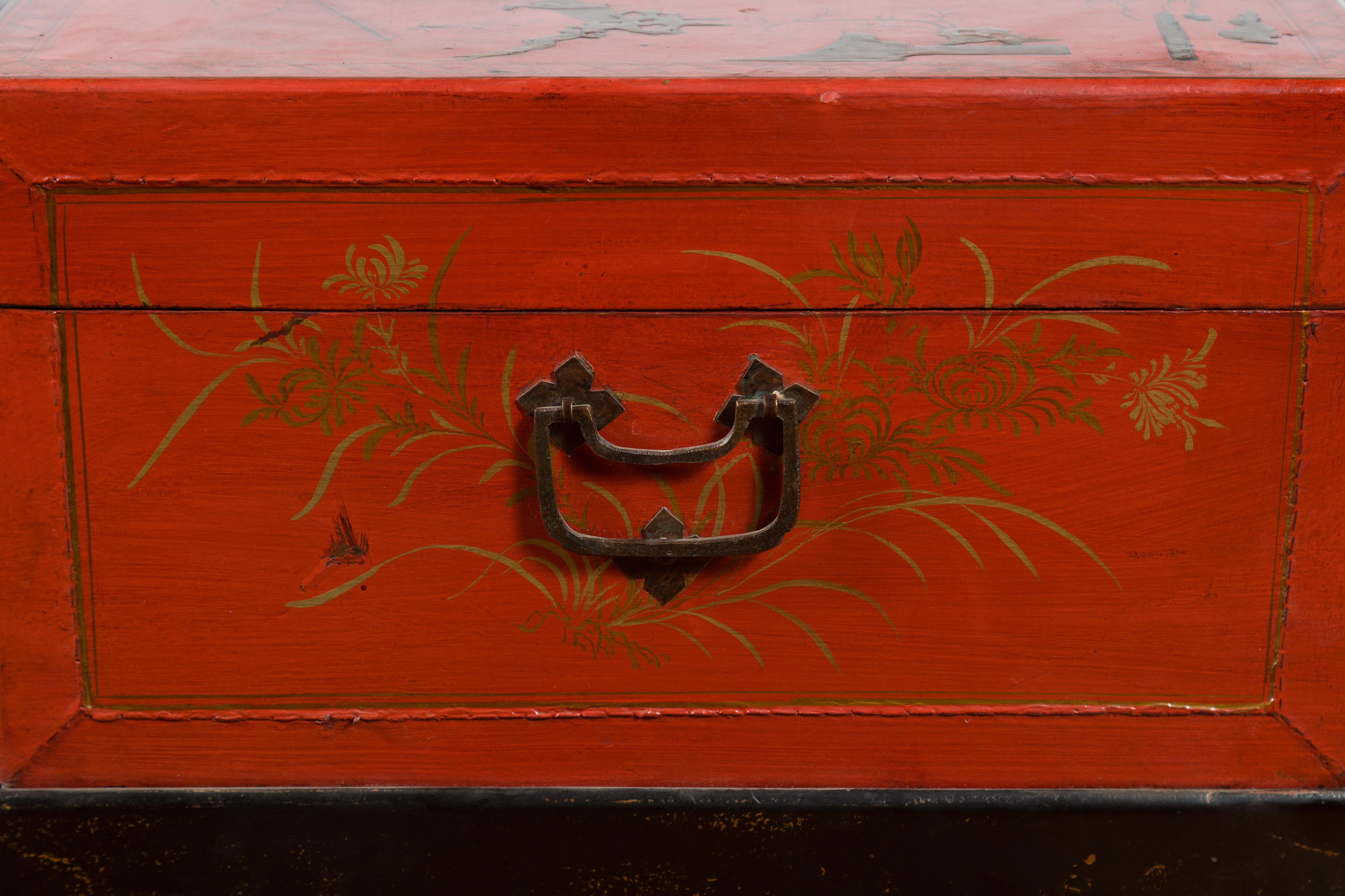 Chinese Vintage Red Lacquered Trunk on Black Base with Gilded Chinoiserie Décor 13