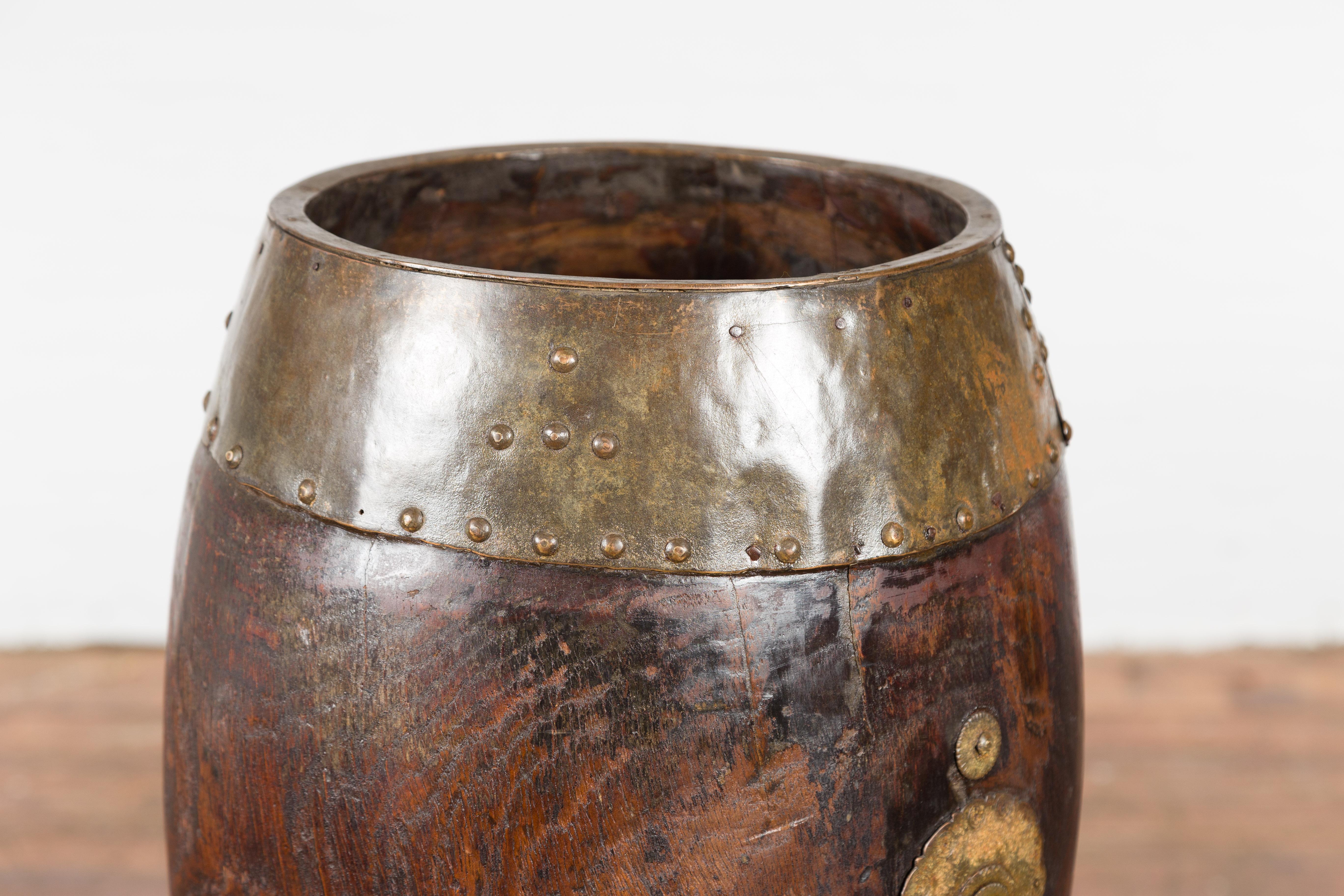 Chinese Vintage Rustic Wooden Bucket with Brass Accents and Ornate Backplate For Sale 2