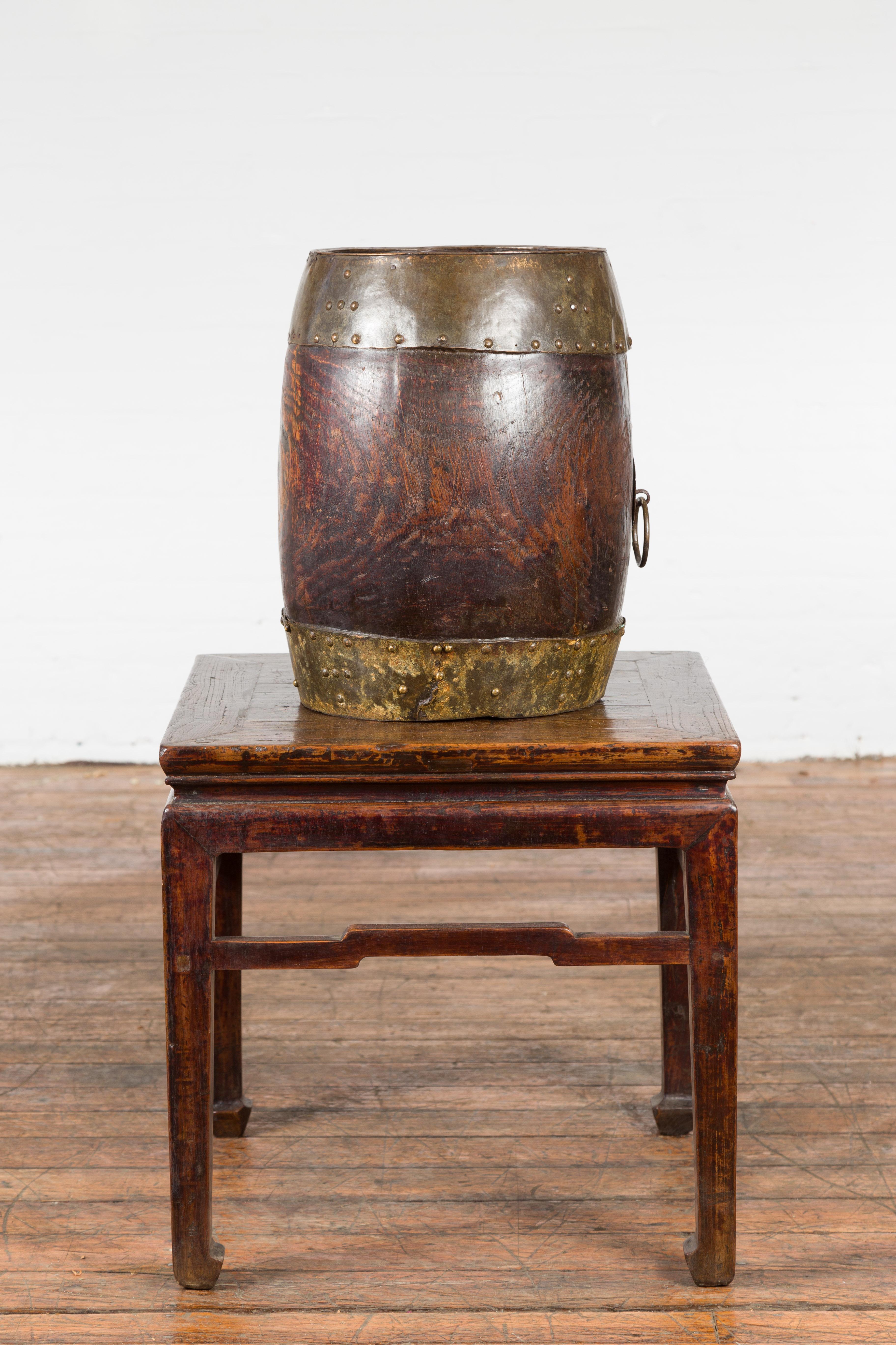 Chinese Vintage Rustic Wooden Bucket with Brass Accents and Ornate Backplate For Sale 5