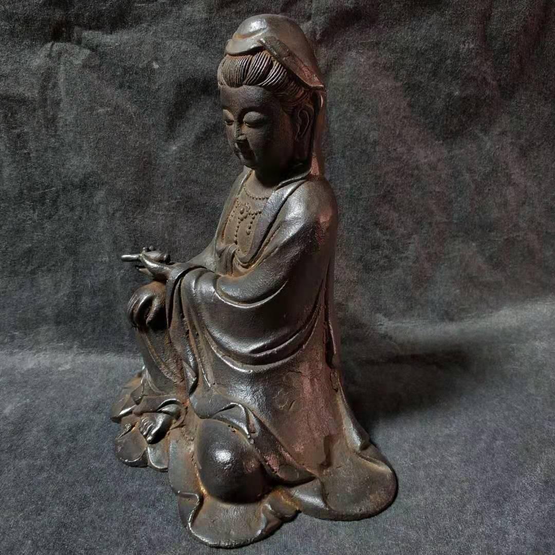 Chinese Vintage South China Sea Guanyin Buddha Statue In Good Condition For Sale In 景德镇市, CN