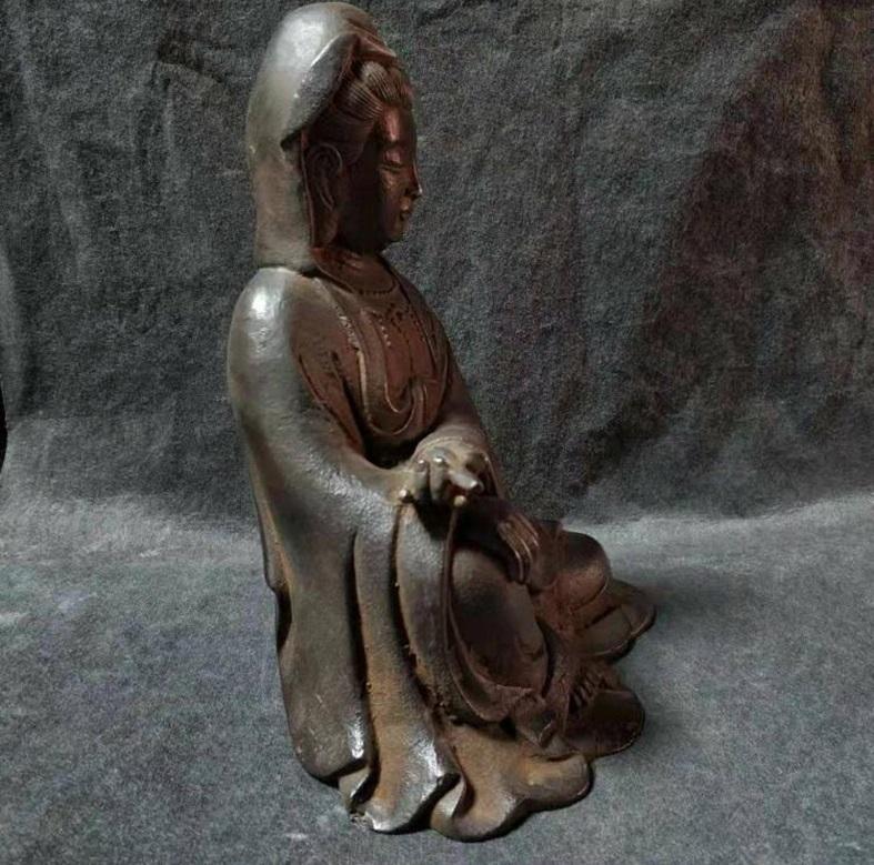 Chinese Vintage South China Sea Guanyin Buddha Statue For Sale 1