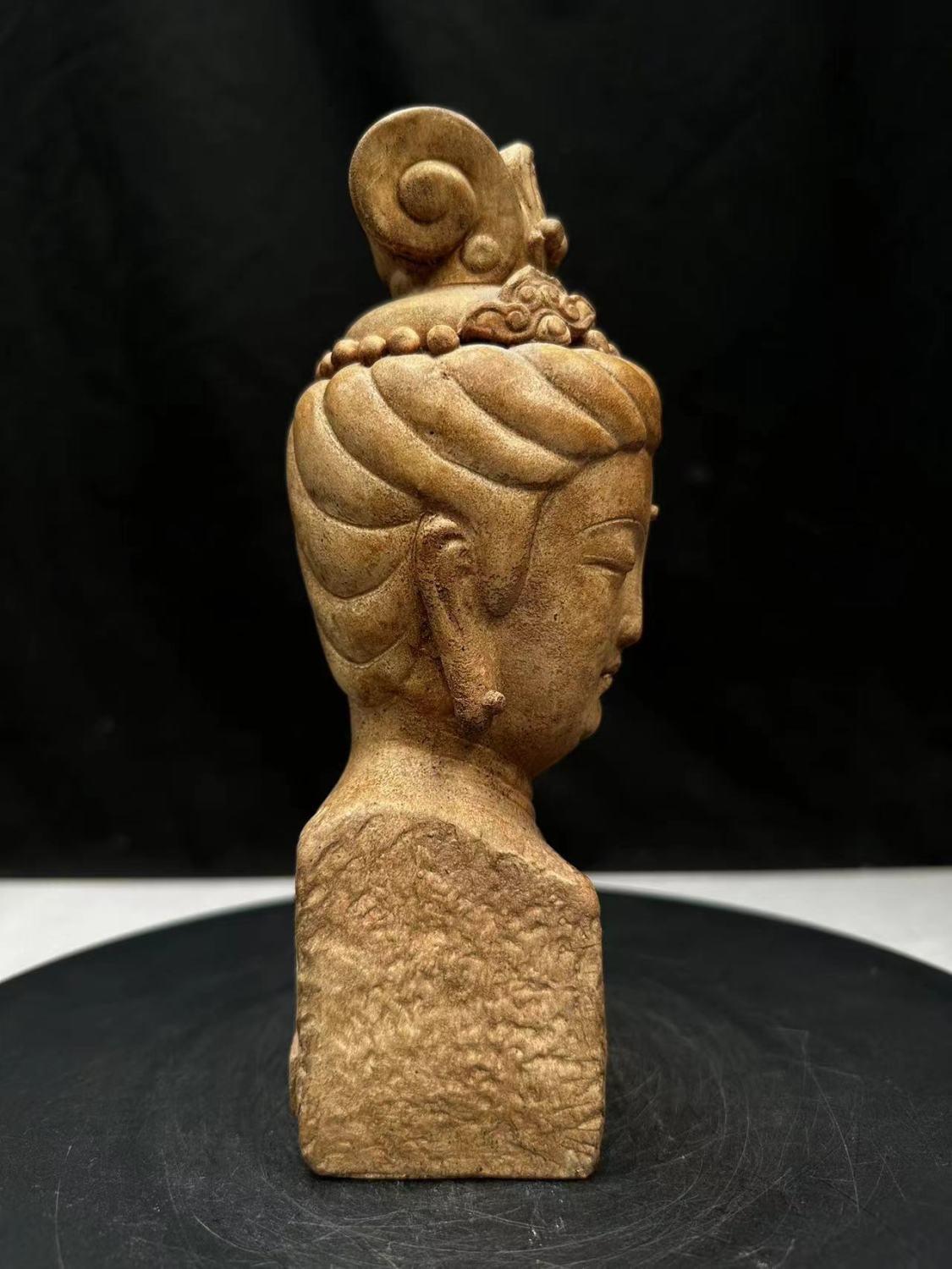 Sculpture chinoise en pierre de la grotte de Dunhuang Mogao Tête d'Apsara État moyen - En vente à 景德镇市, CN