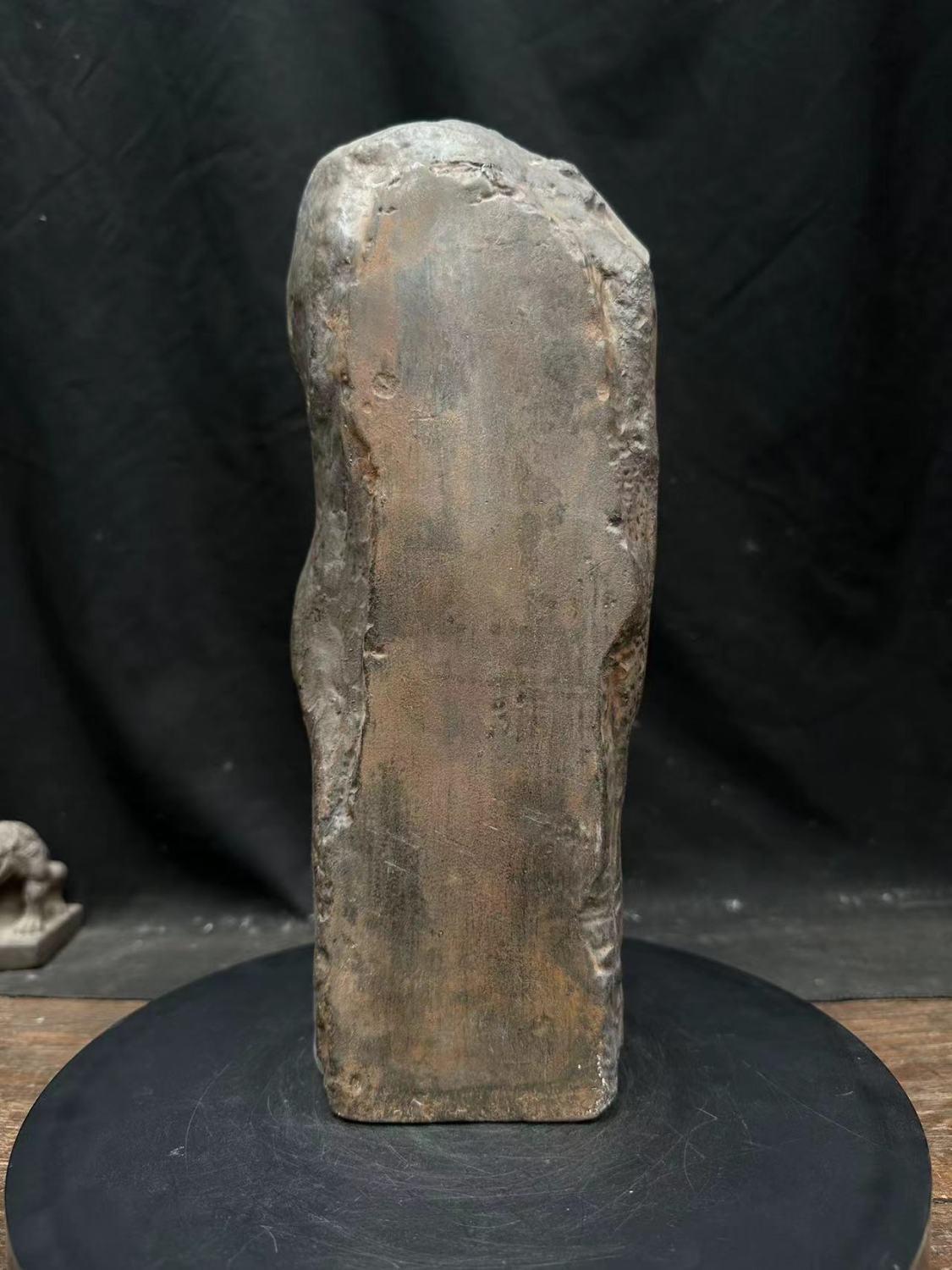 20ième siècle Sculpture chinoise en pierre de la grotte de Dunhuang Mogao, Apsara volante. en vente