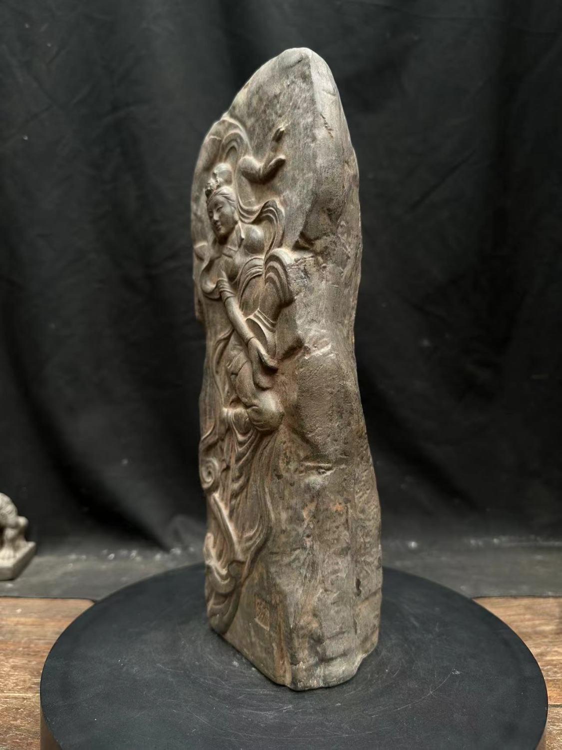 Pierre Sculpture chinoise en pierre de la grotte de Dunhuang Mogao, Apsara volante. en vente