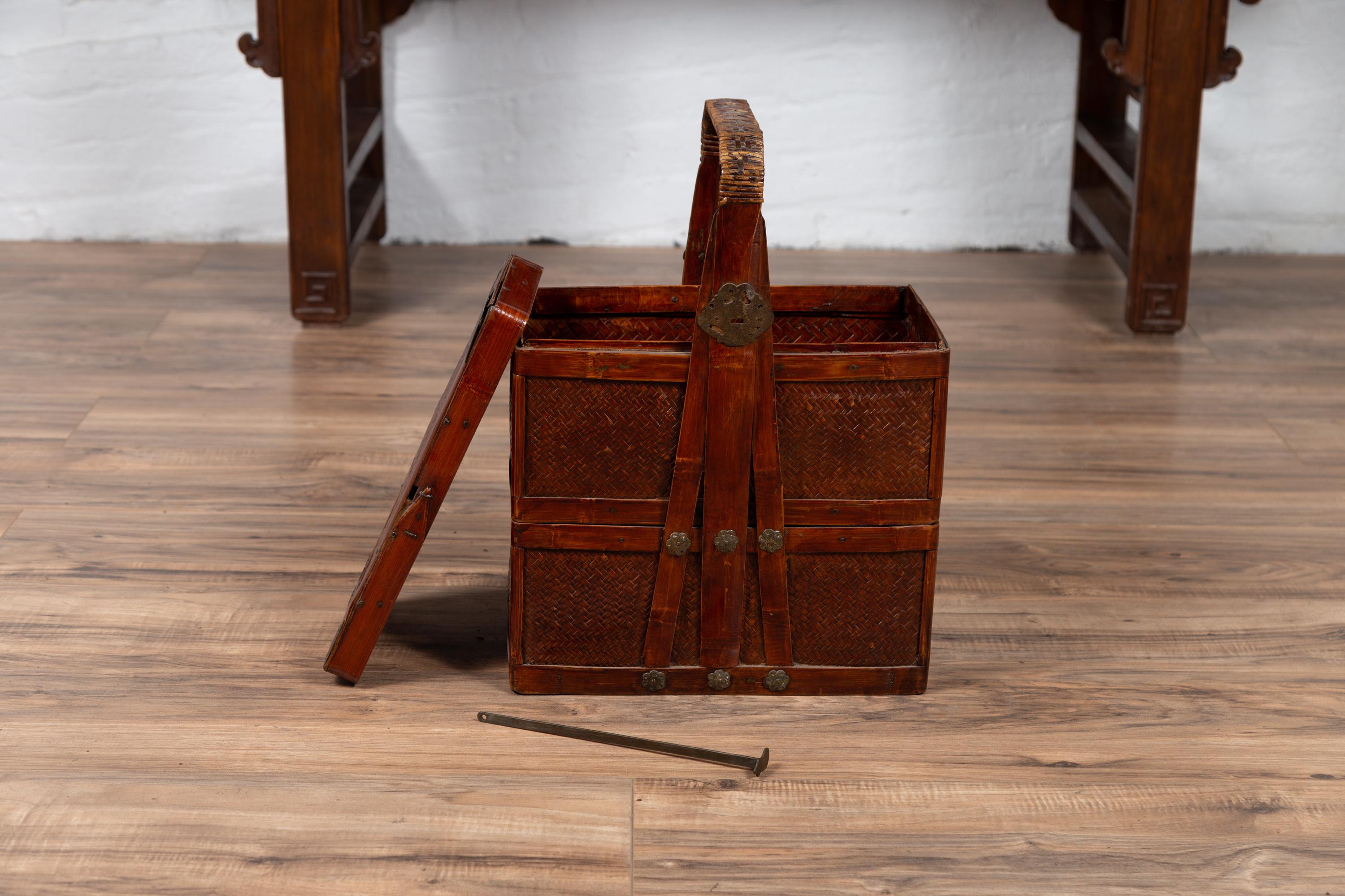 Mid-Century Tiered Rattan Picnic Basket with Handle and Lacquered Wood Details For Sale 4