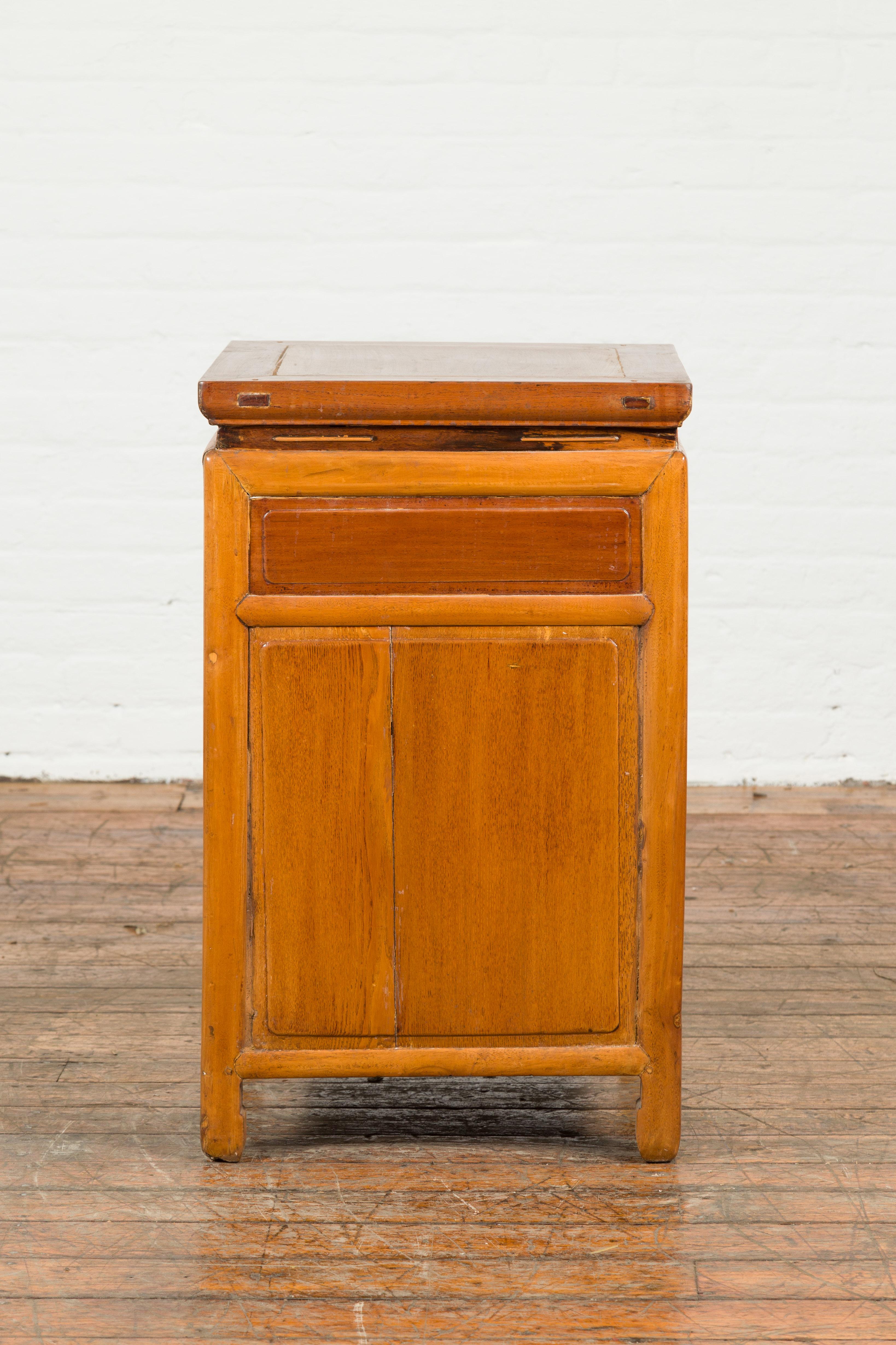 Chinese Vintage Two-Toned Side Table with Single Drawer and Double Doors For Sale 6