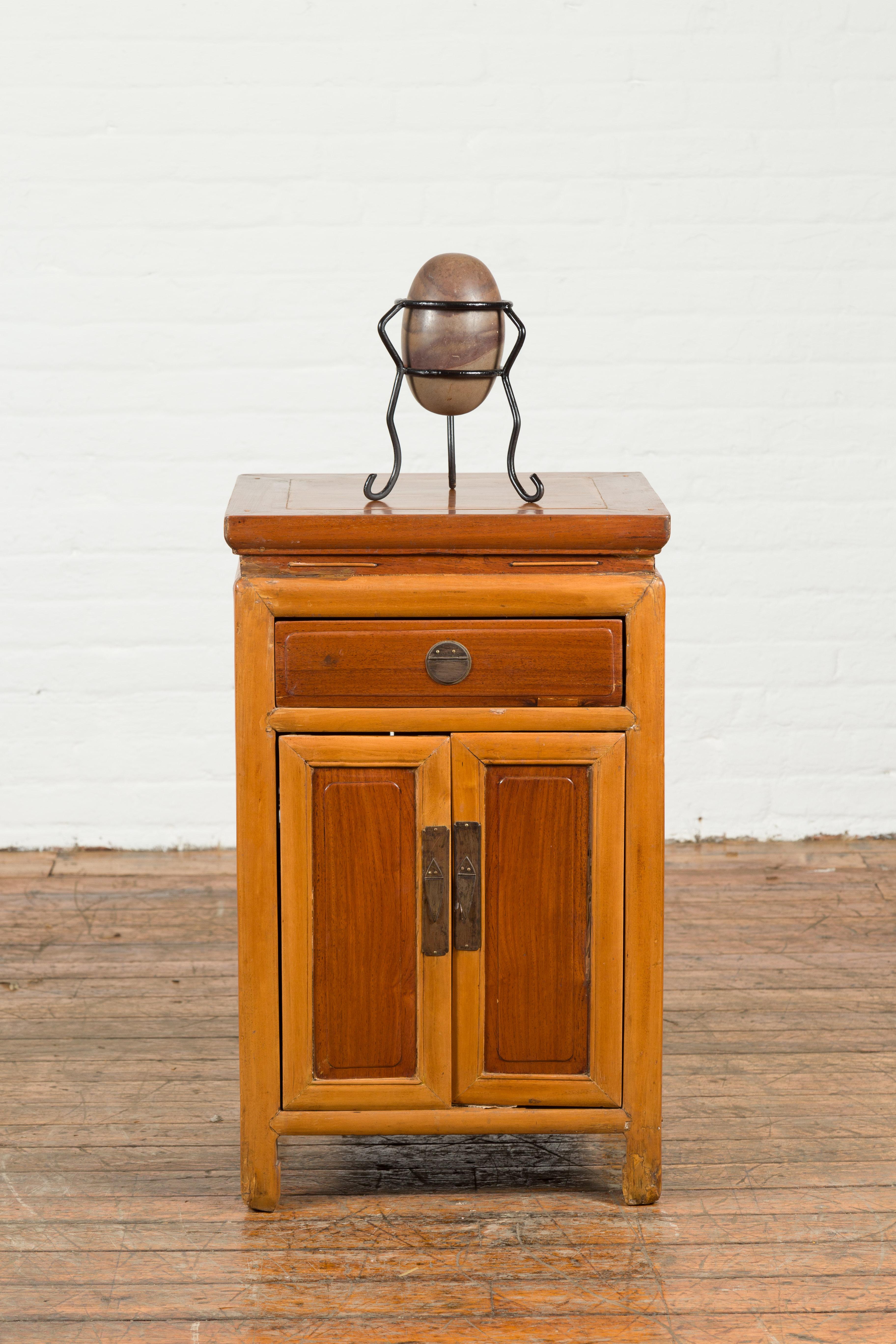 20th Century Chinese Vintage Two-Toned Side Table with Single Drawer and Double Doors For Sale