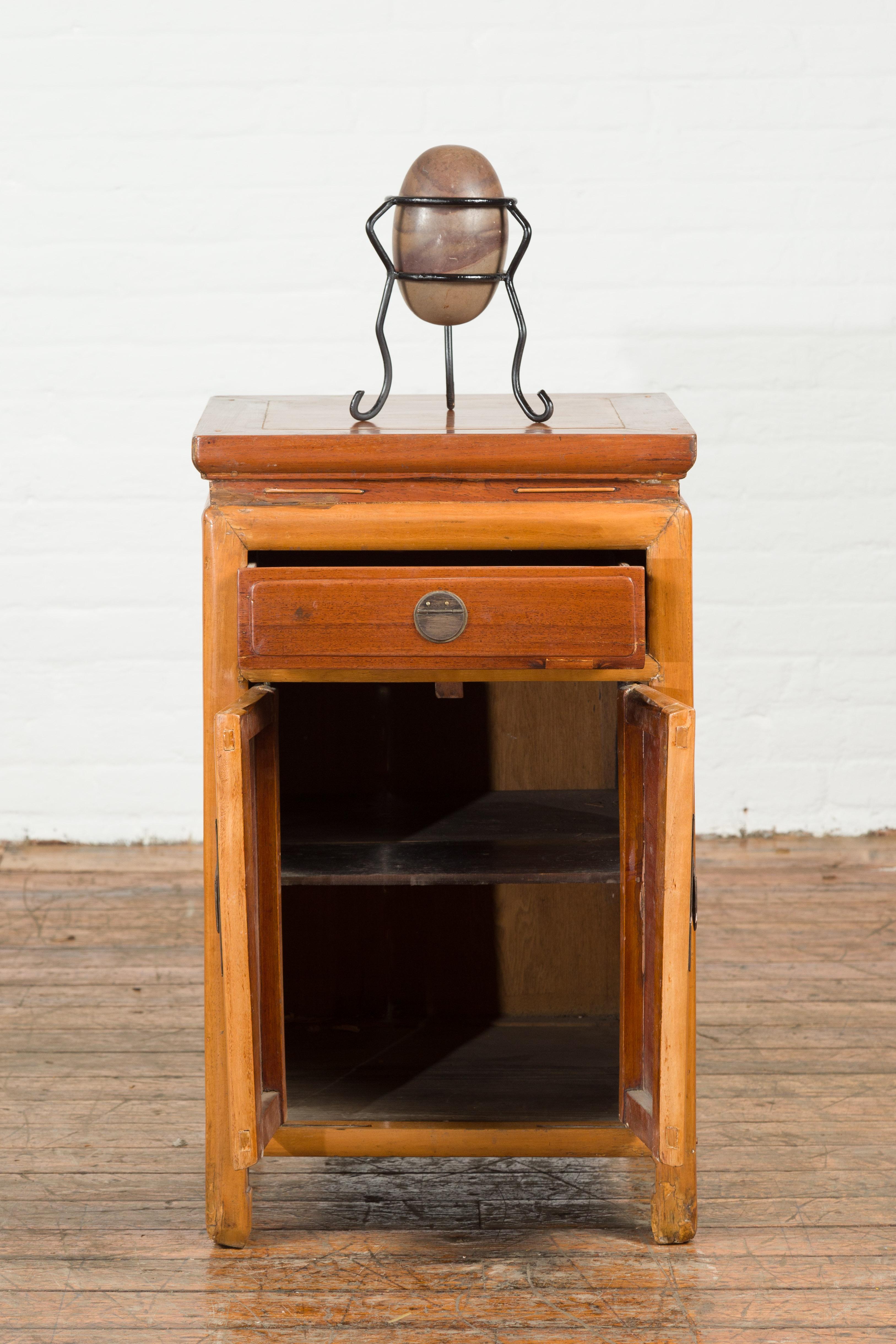Chinese Vintage Two-Toned Side Table with Single Drawer and Double Doors For Sale 3