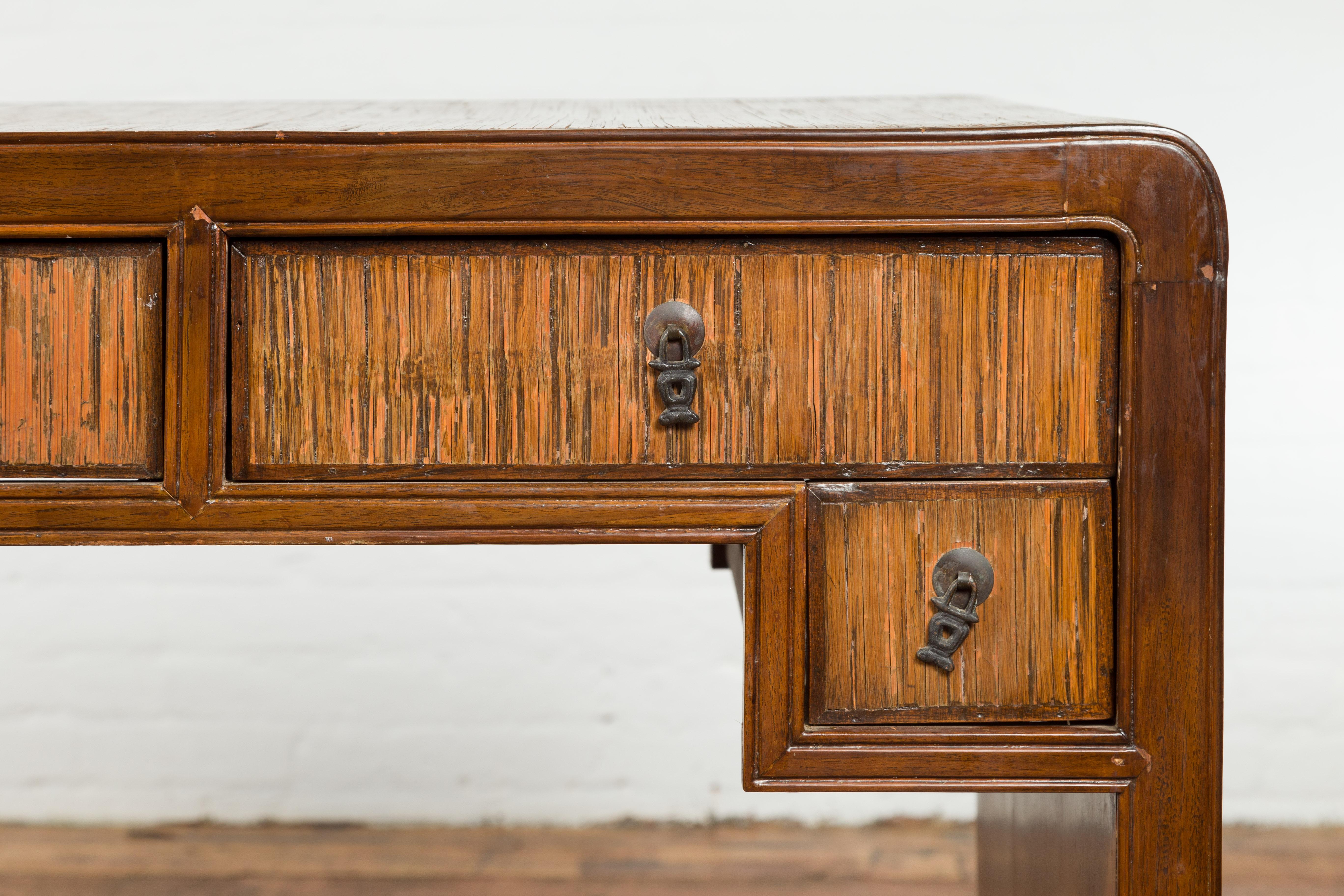 20ième siècle Bureau vintage de style cascade avec design unique des tiroirs en vente