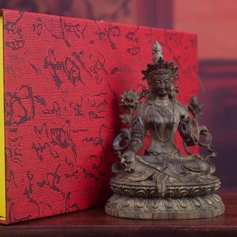 Chinese Vintage Wood Carving Sitting Green Tara Buddha Statue In Good Condition In 景德镇市, CN