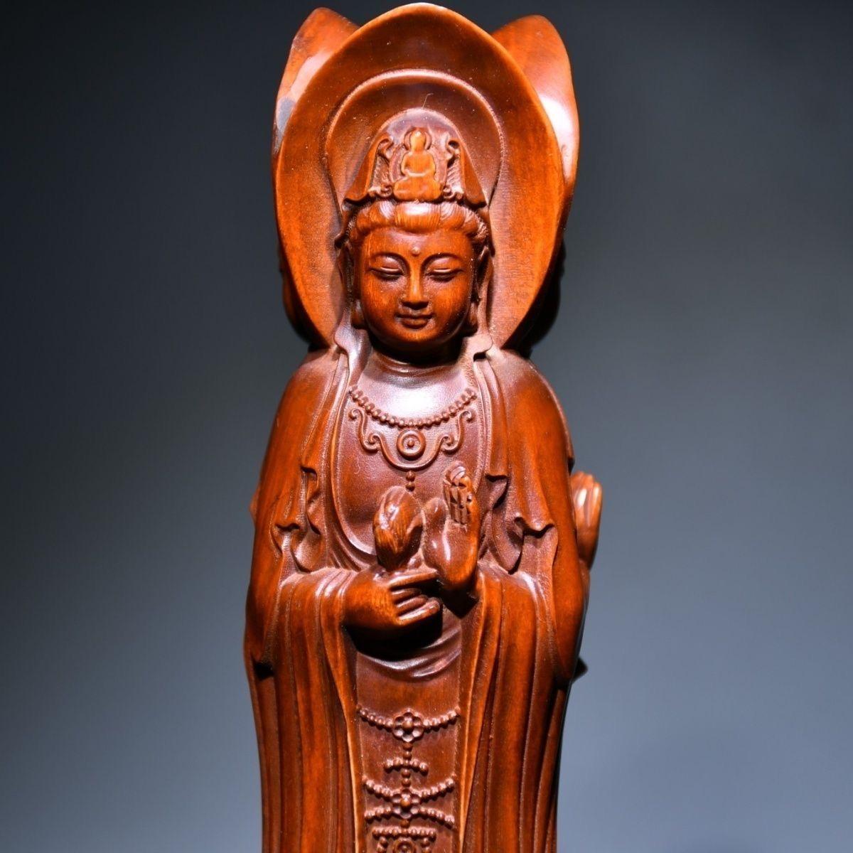 Statue de Bouddhas Guan Yin vintage chinois en bois sculpté à trois faces en vente 1