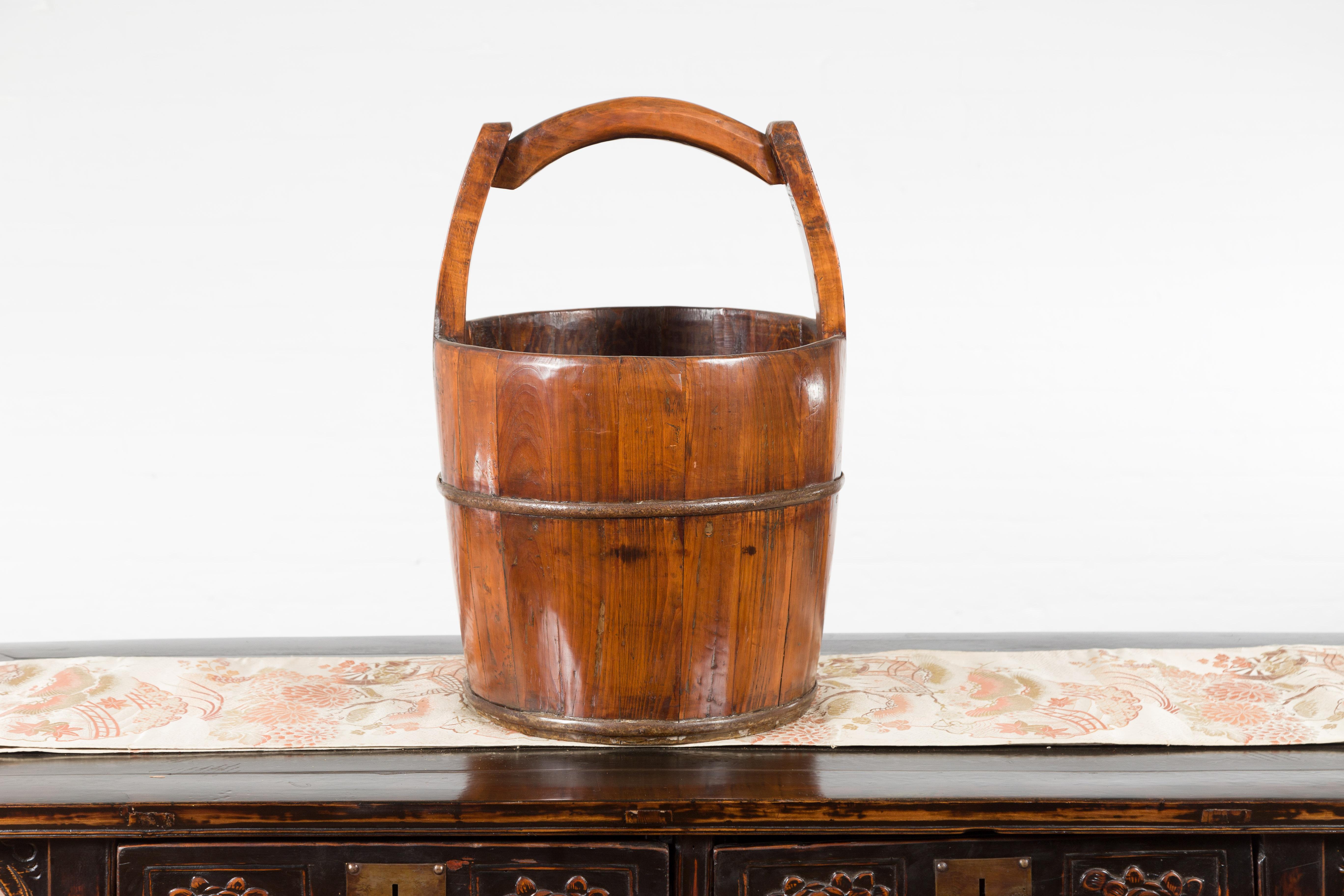 20th Century Chinese Vintage Wooden Grain Basket with Large Handle and Patina