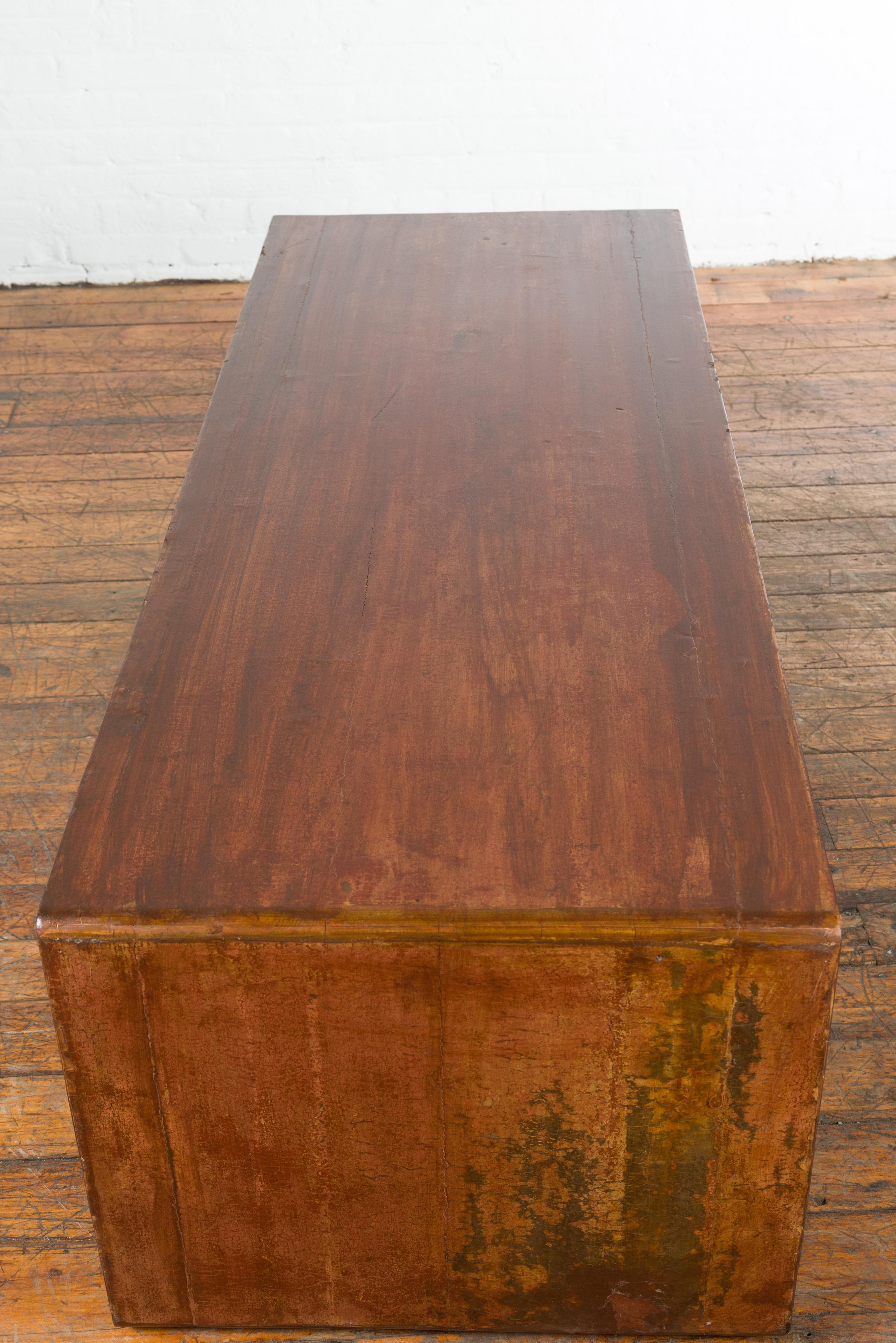 Chinesischer Vintage-Wasserfall-Couchtisch aus Holz mit patinierter Patina und Schnörkeln aus Holz im Angebot 3