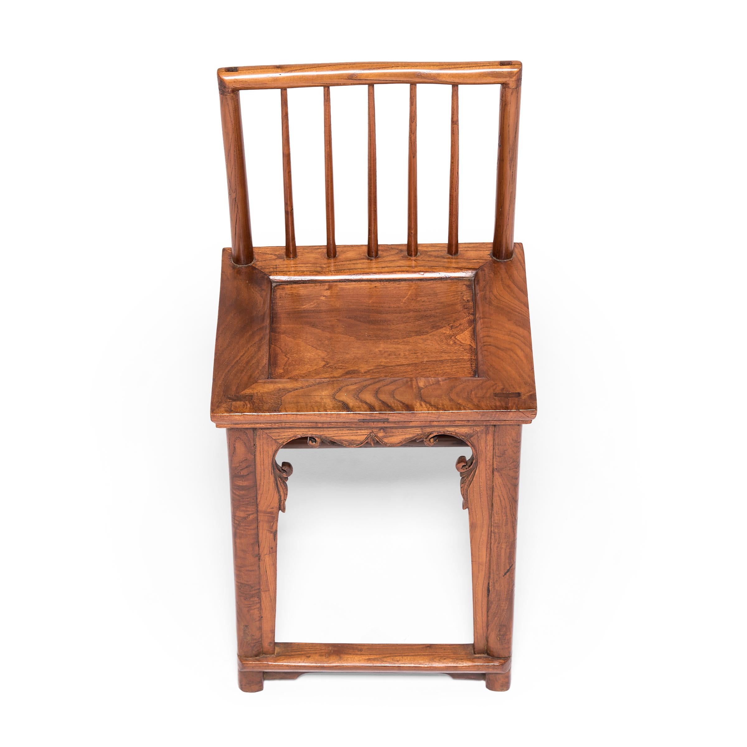 Chaise à dossier fuseau en noyer chinois, c. 1900 Bon état - En vente à Chicago, IL