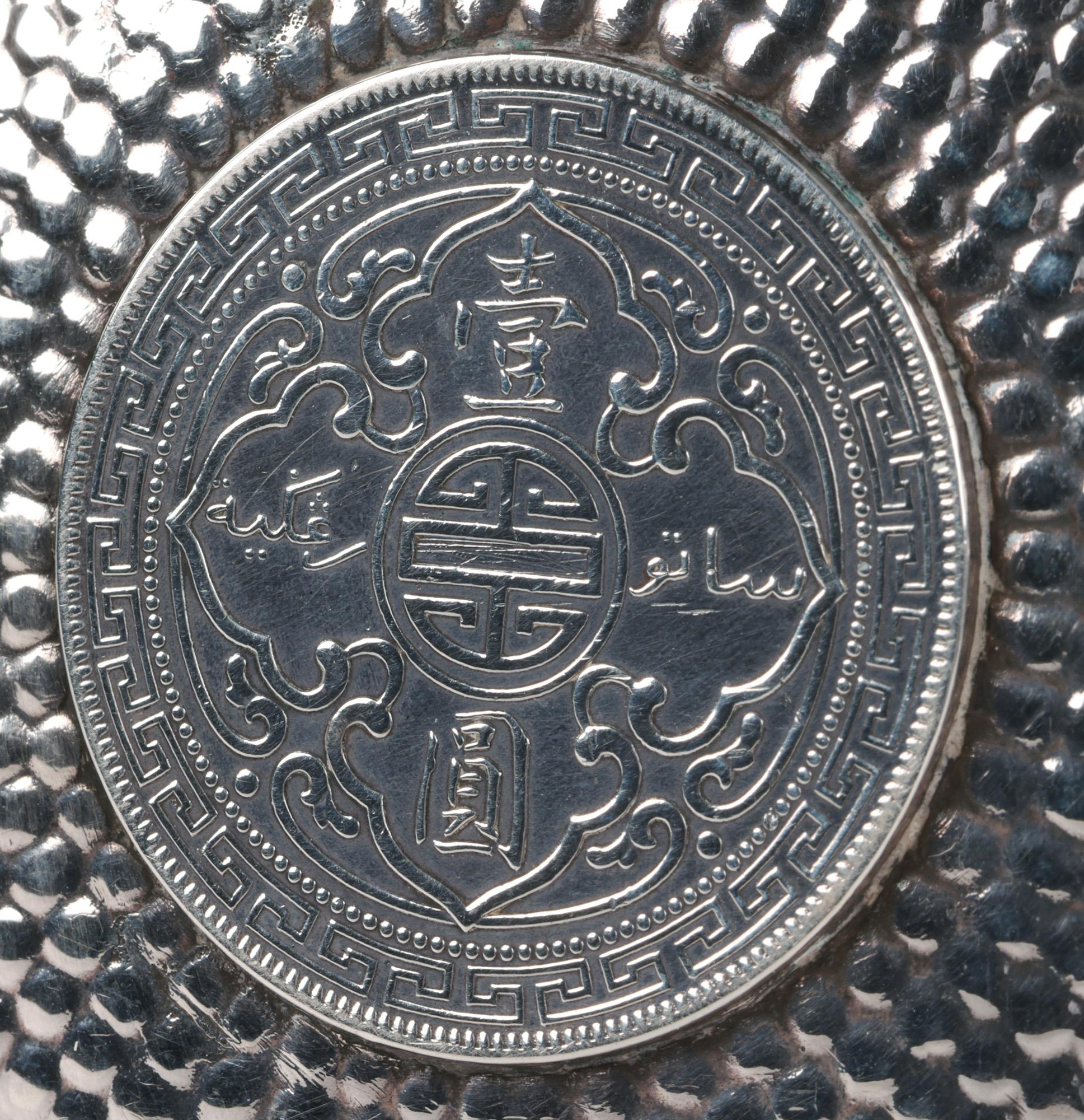 Set di dollari d'argento cinesi Wang Hing di Hong Kong con piatto a spillo in vendita 4