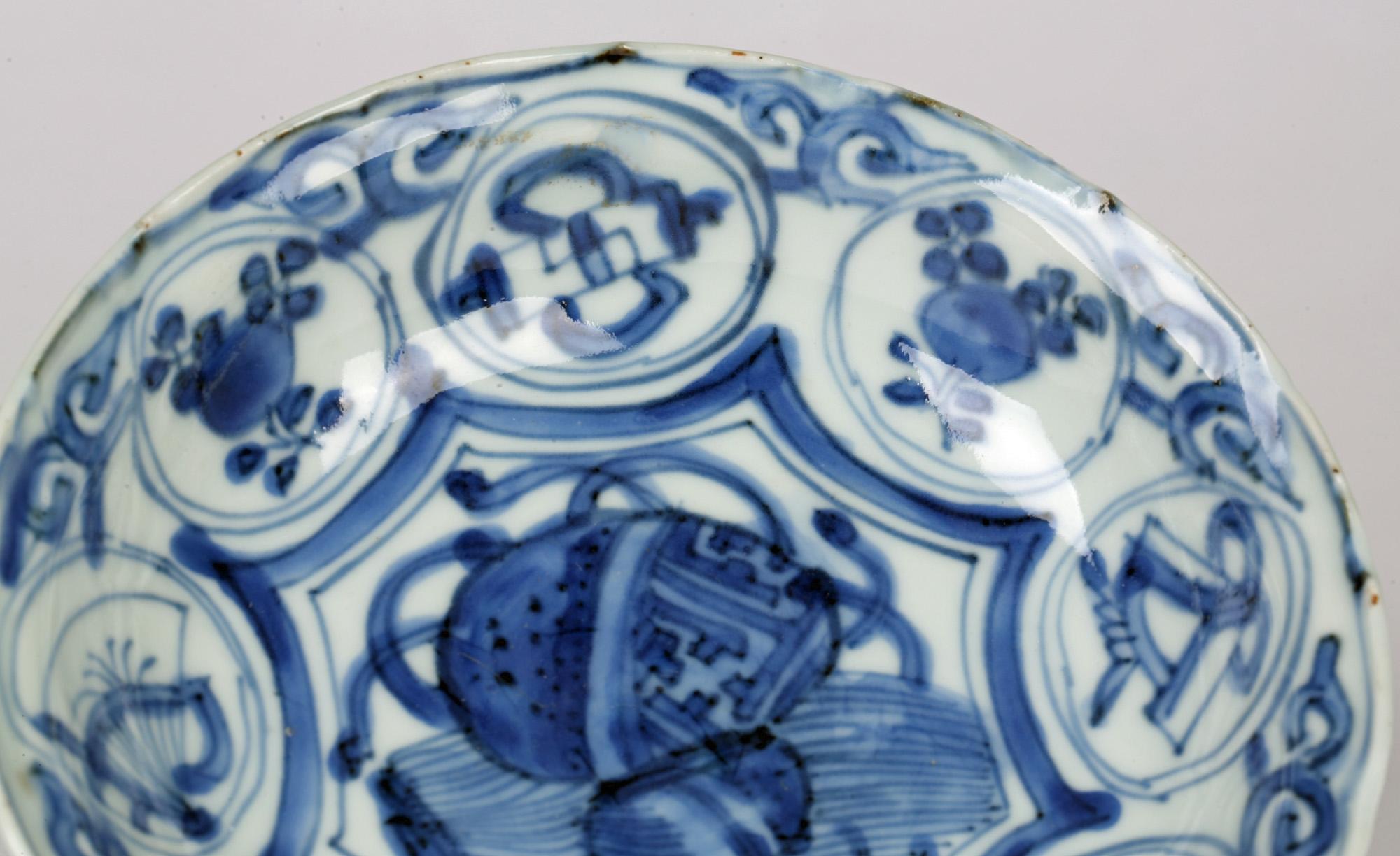 Chinese Wanli Blue & White Porcelain Precious Objects Shallow Dish For Sale 3