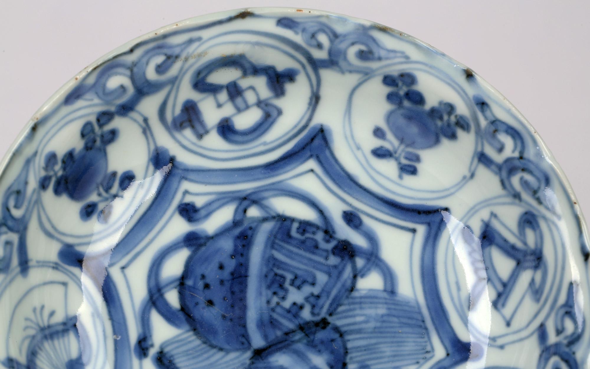 Ming Chinese Wanli Blue & White Porcelain Precious Objects Shallow Dish For Sale