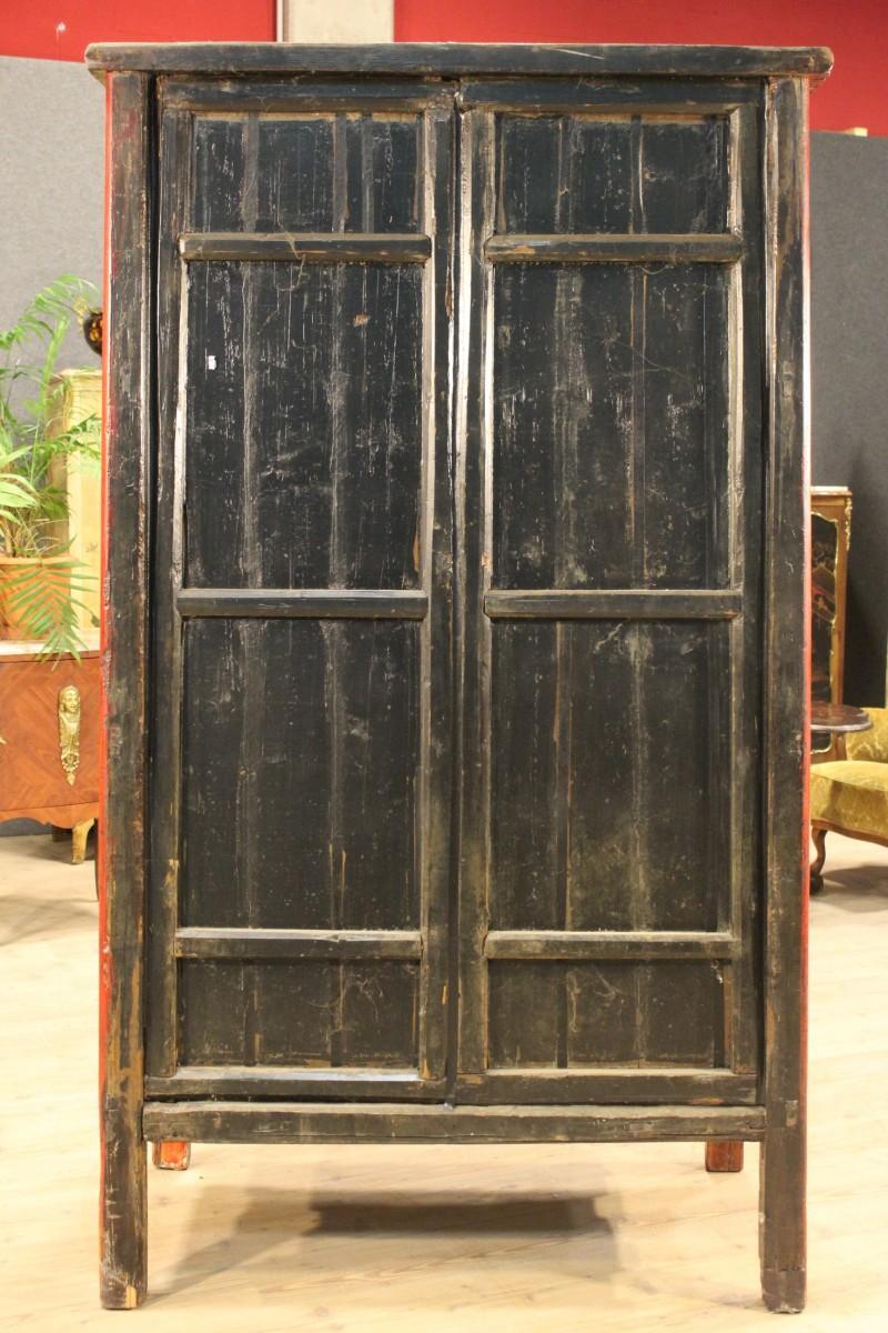 Chinese Wardrobe in Lacquered Wood from the 20th Century For Sale 2