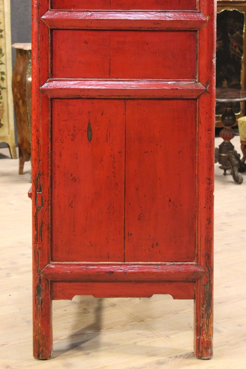 Chinese Wardrobe in Lacquered Wood from the 20th Century For Sale 4