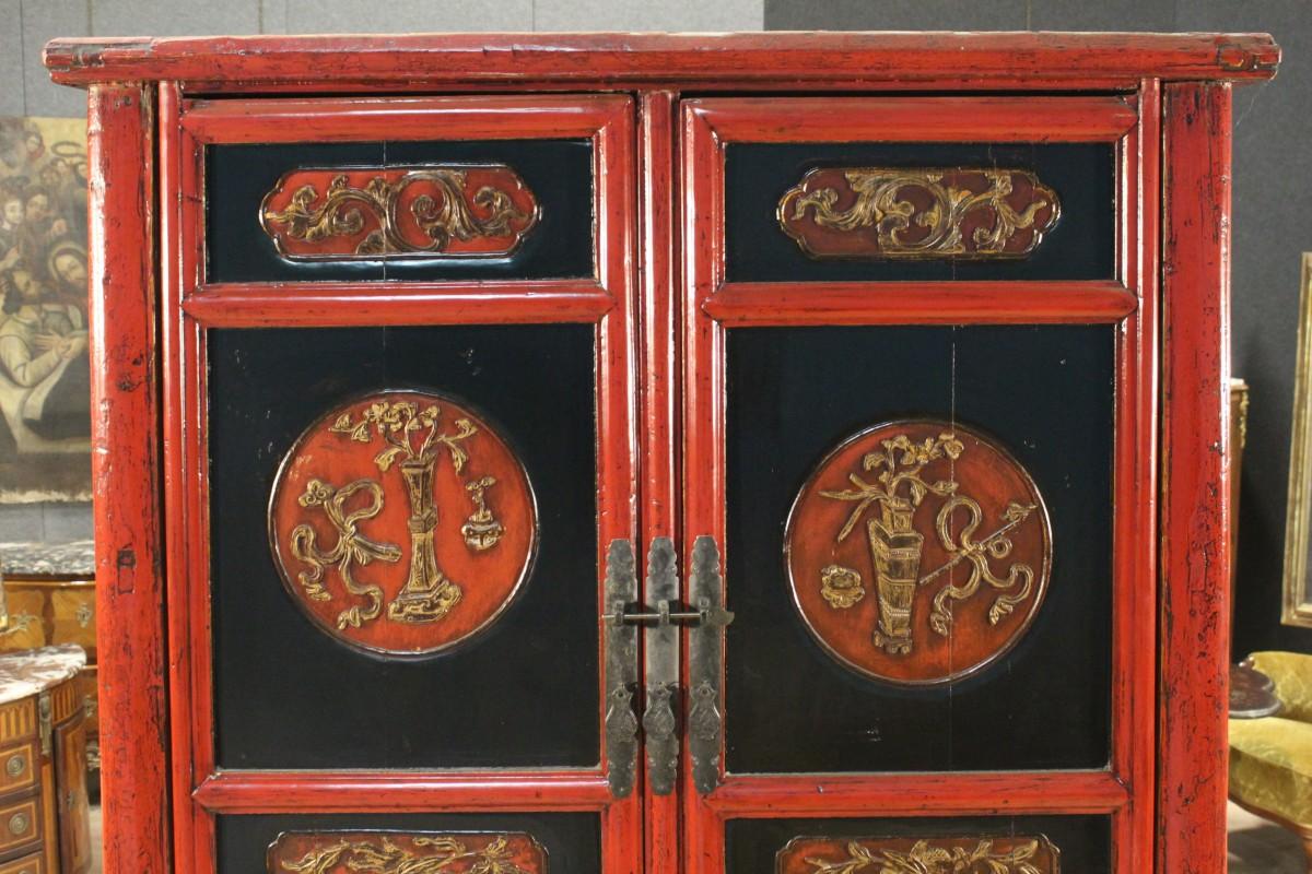 Chinese Wardrobe in Lacquered Wood from the 20th Century For Sale 6