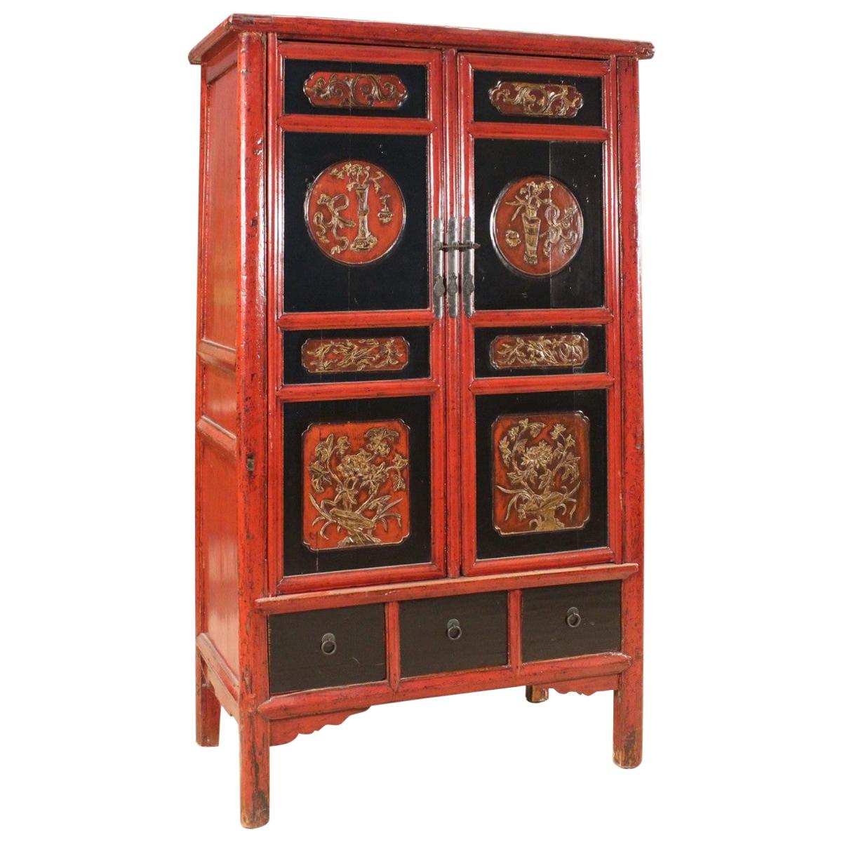 Chinese Wardrobe in Lacquered Wood from the 20th Century For Sale