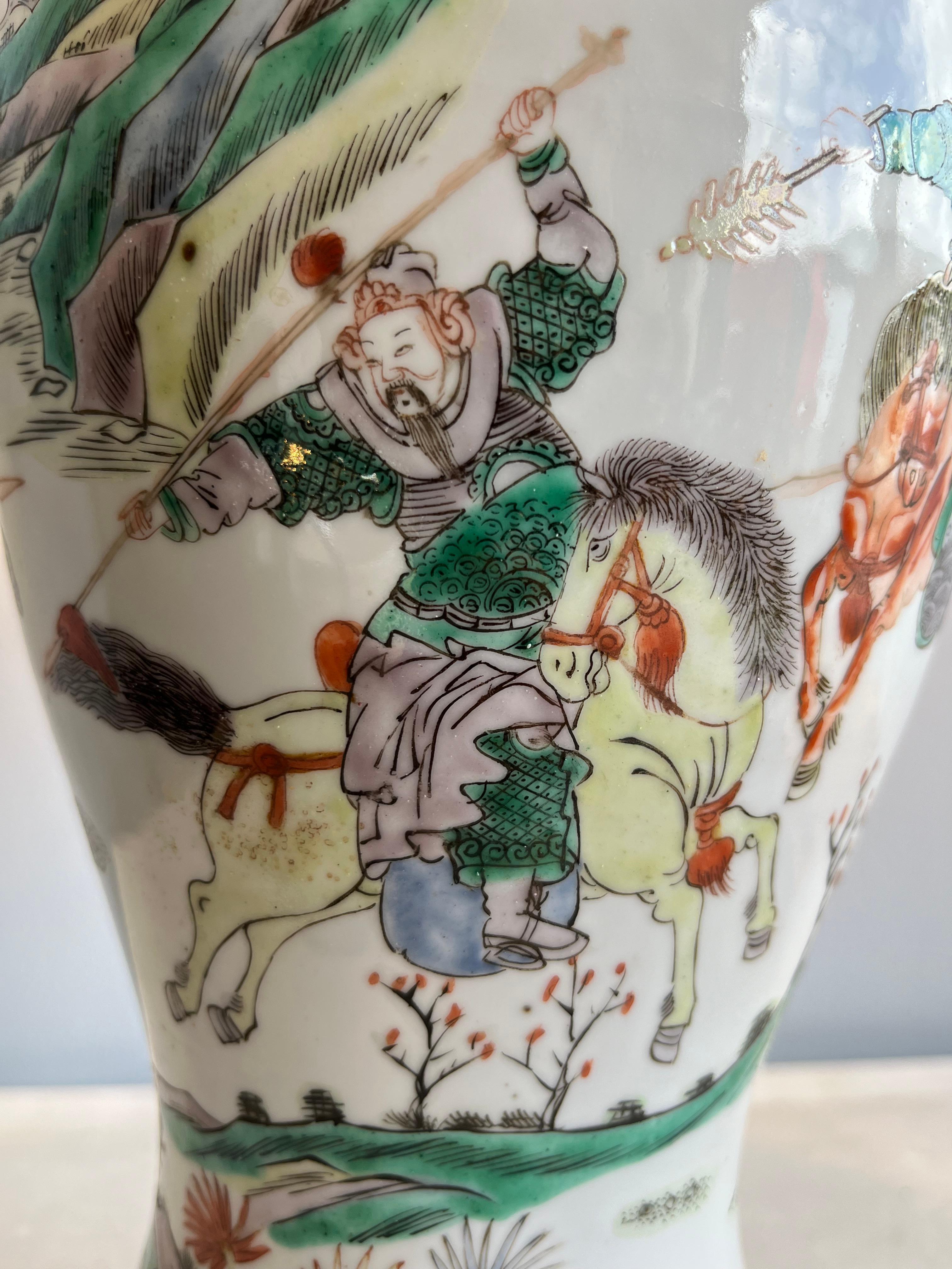 Seta Vaso guerriero cinese montato come lampada Dinastia Qing famille Verte XIX secolo in vendita