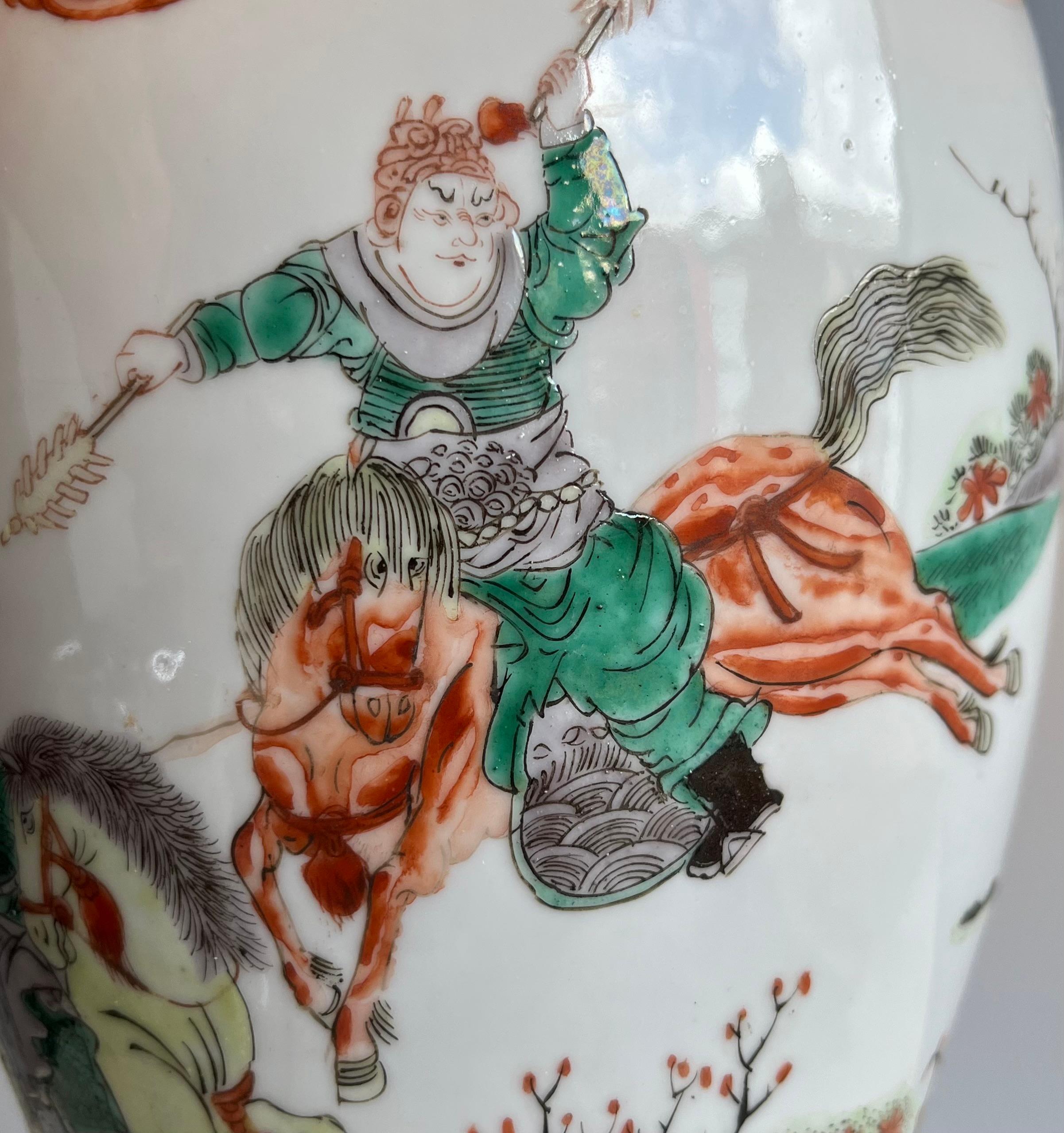 Vaso guerriero cinese montato come lampada Dinastia Qing famille Verte XIX secolo in vendita 3
