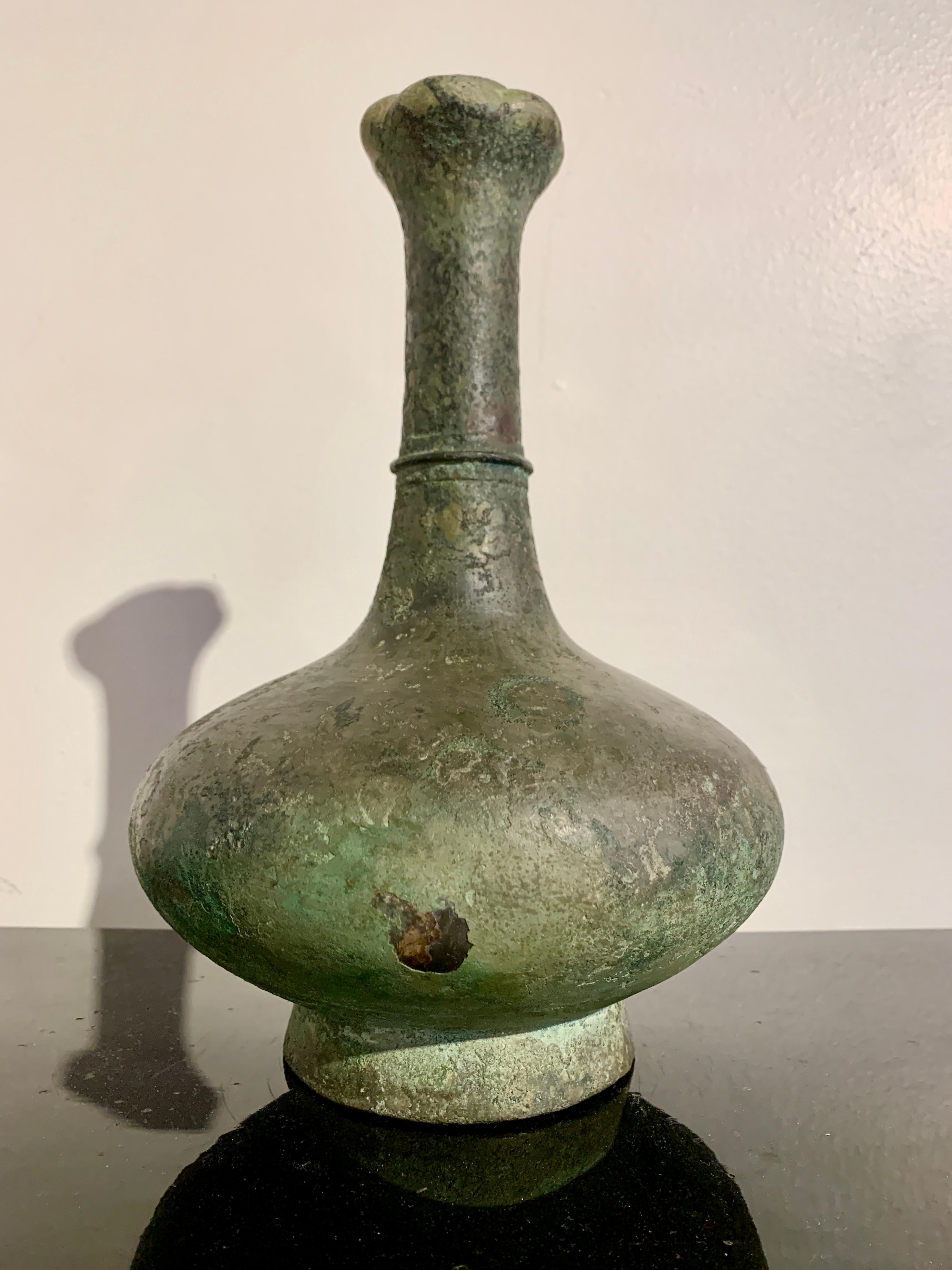 Chinese Western Han Dynasty Bronze Garlic Head Vase, 206 BC - 25 AD In Fair Condition For Sale In Austin, TX