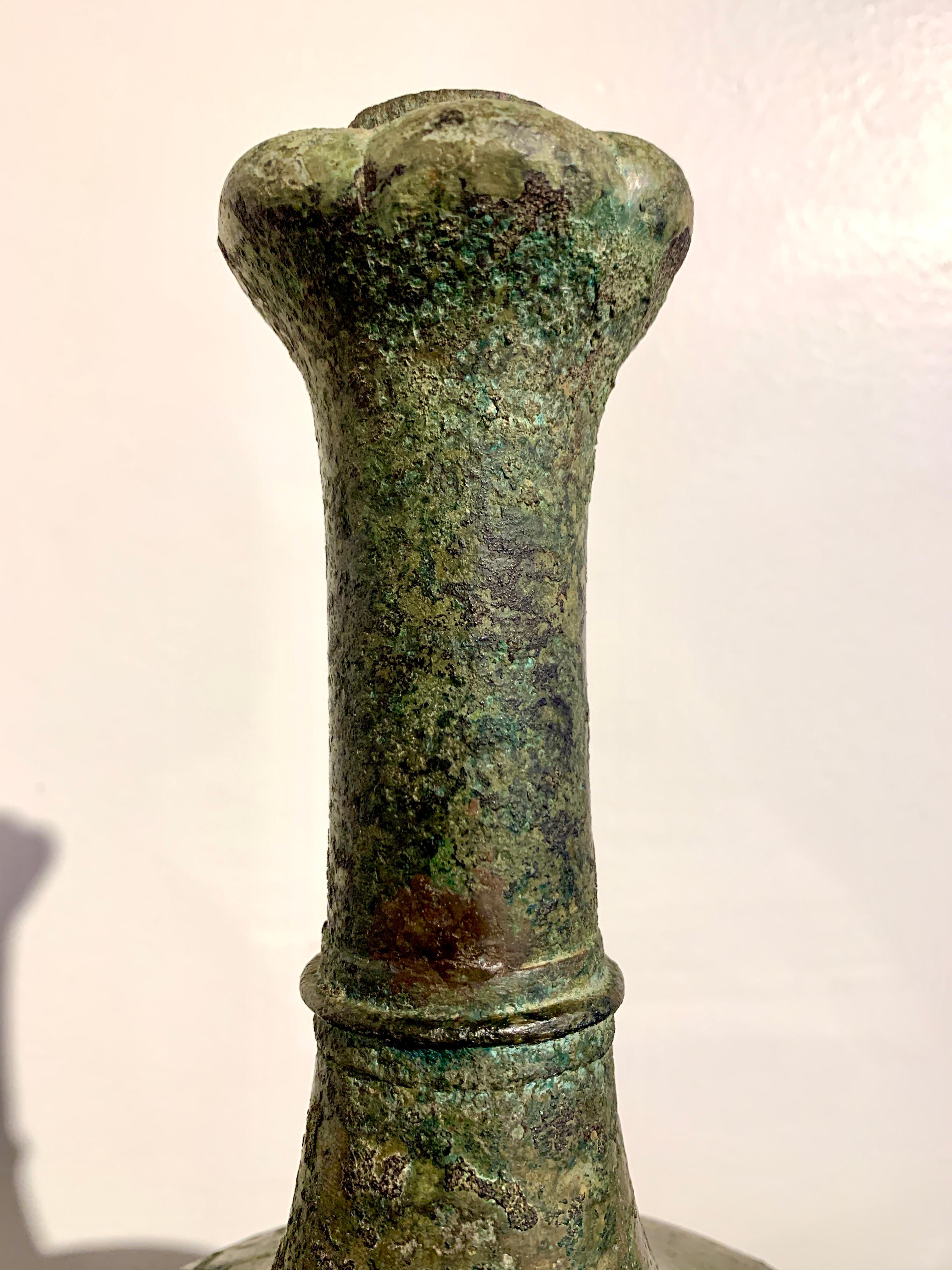 18th Century and Earlier Chinese Western Han Dynasty Bronze Garlic Head Vase, 206 BC - 25 AD For Sale