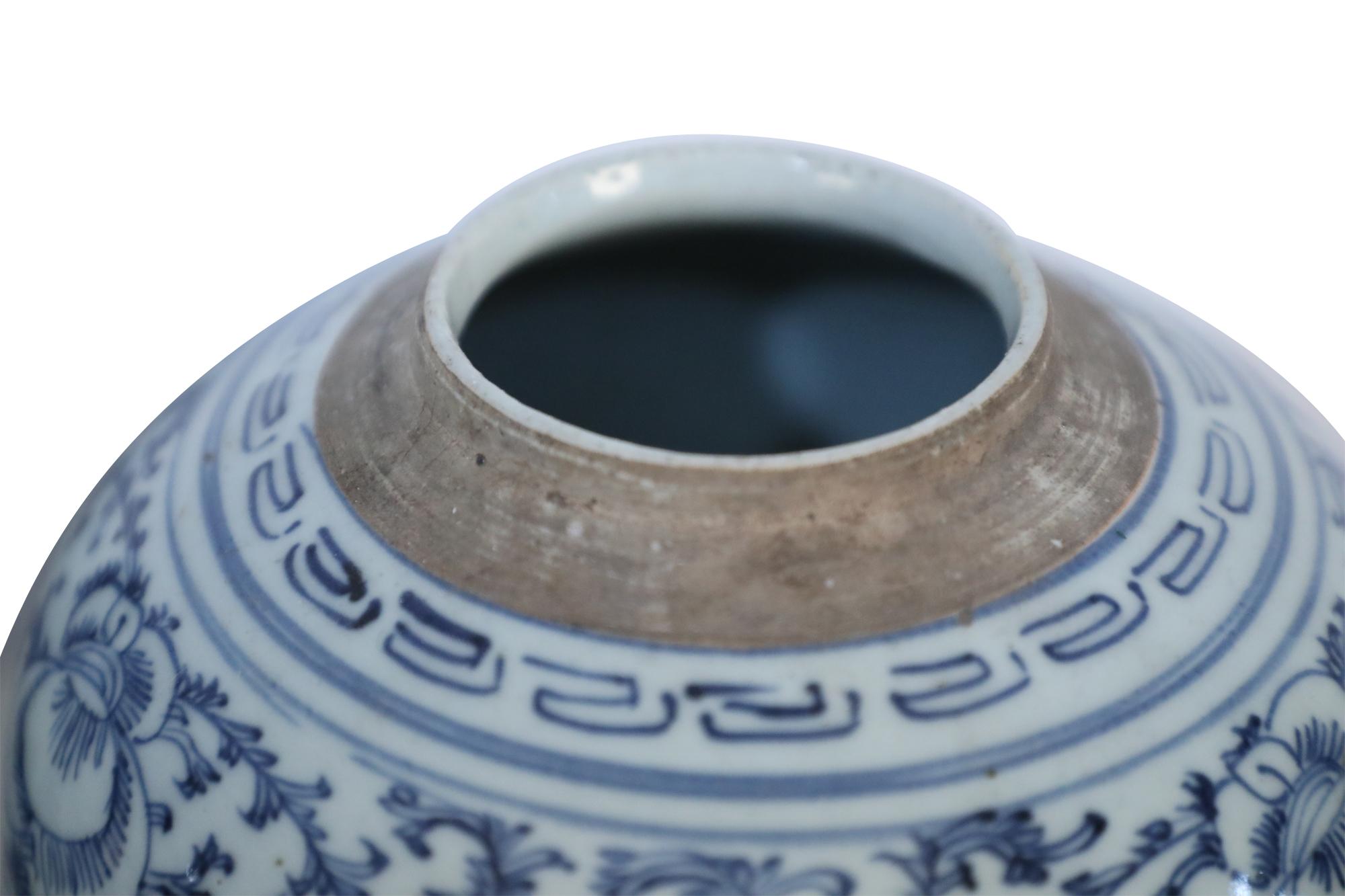 Chinesische chinesische Ingwerglasvasen mit Deckel in Weiß und Blau mit Charakter im Angebot 2