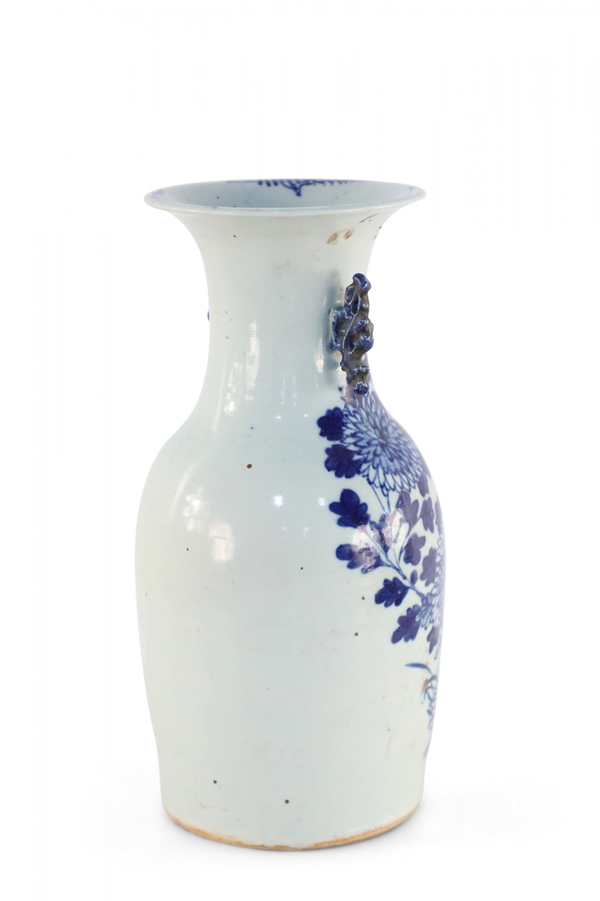 Chinese White and Blue Chrysanthemum and Bird Porcelain Urn For Sale 1