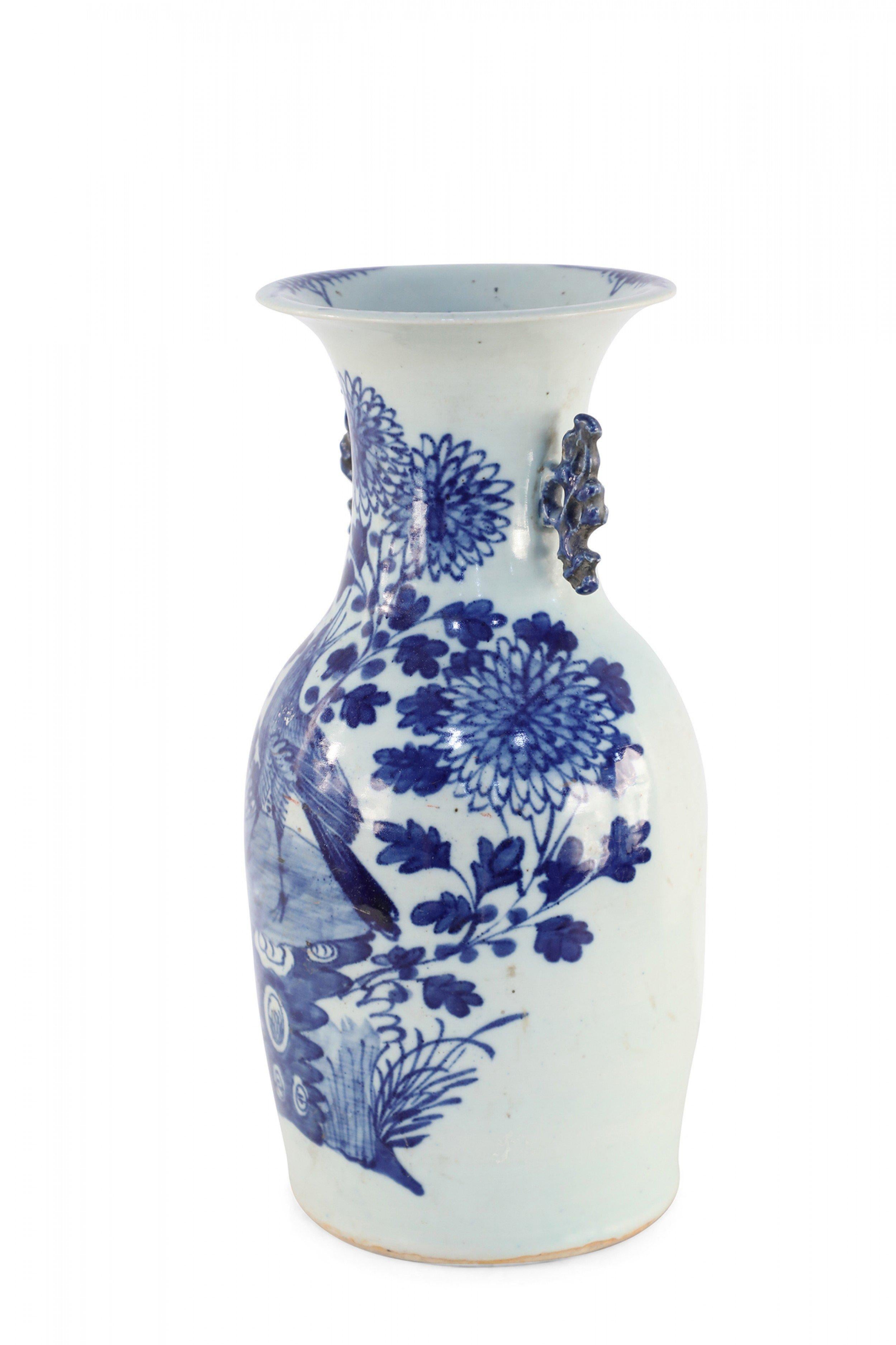 Chinese White and Blue Chrysanthemum and Bird Porcelain Urn For Sale 3