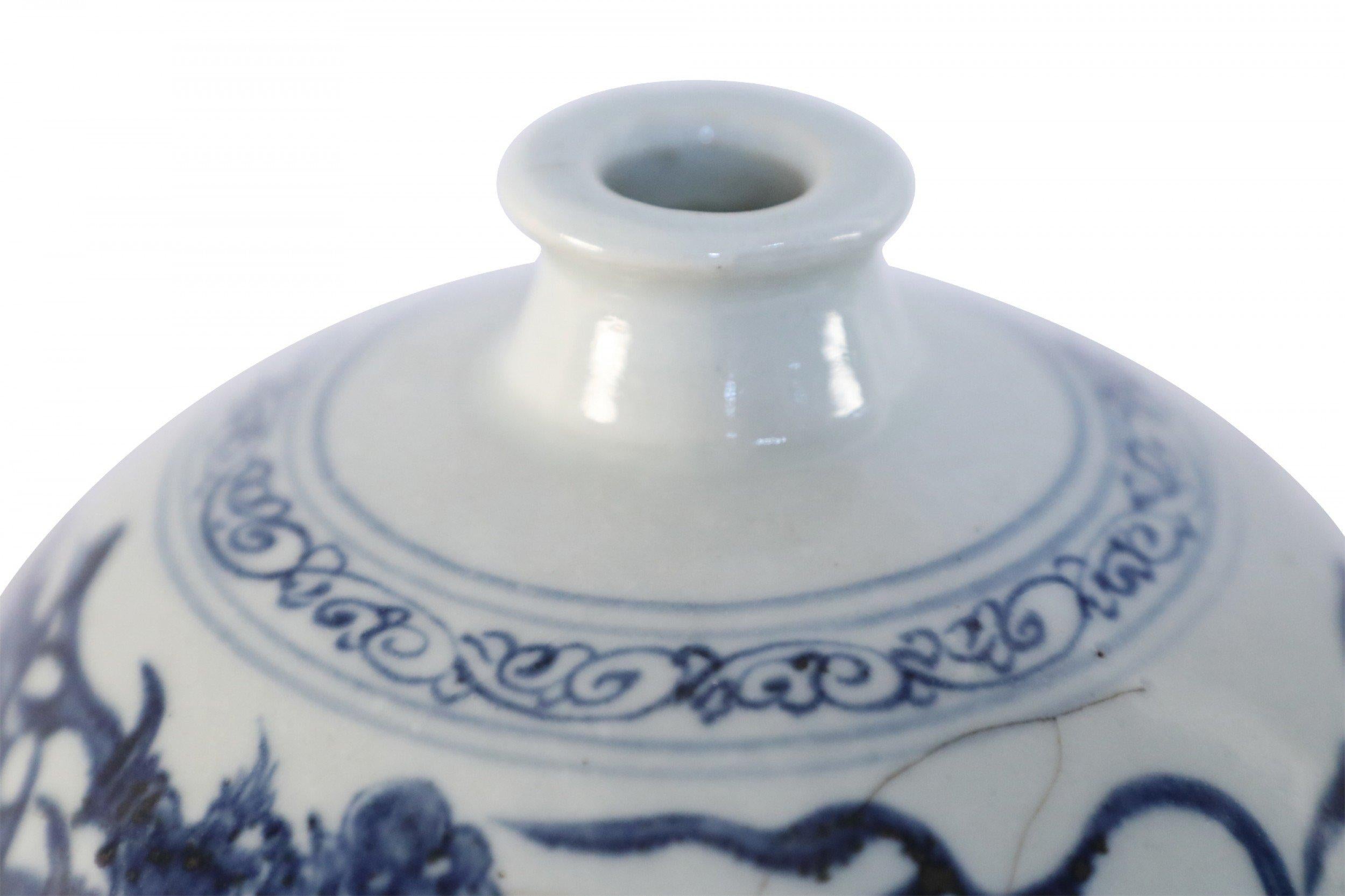 Chinese White and Blue Dragon Design Porcelain Meiping Vase 3