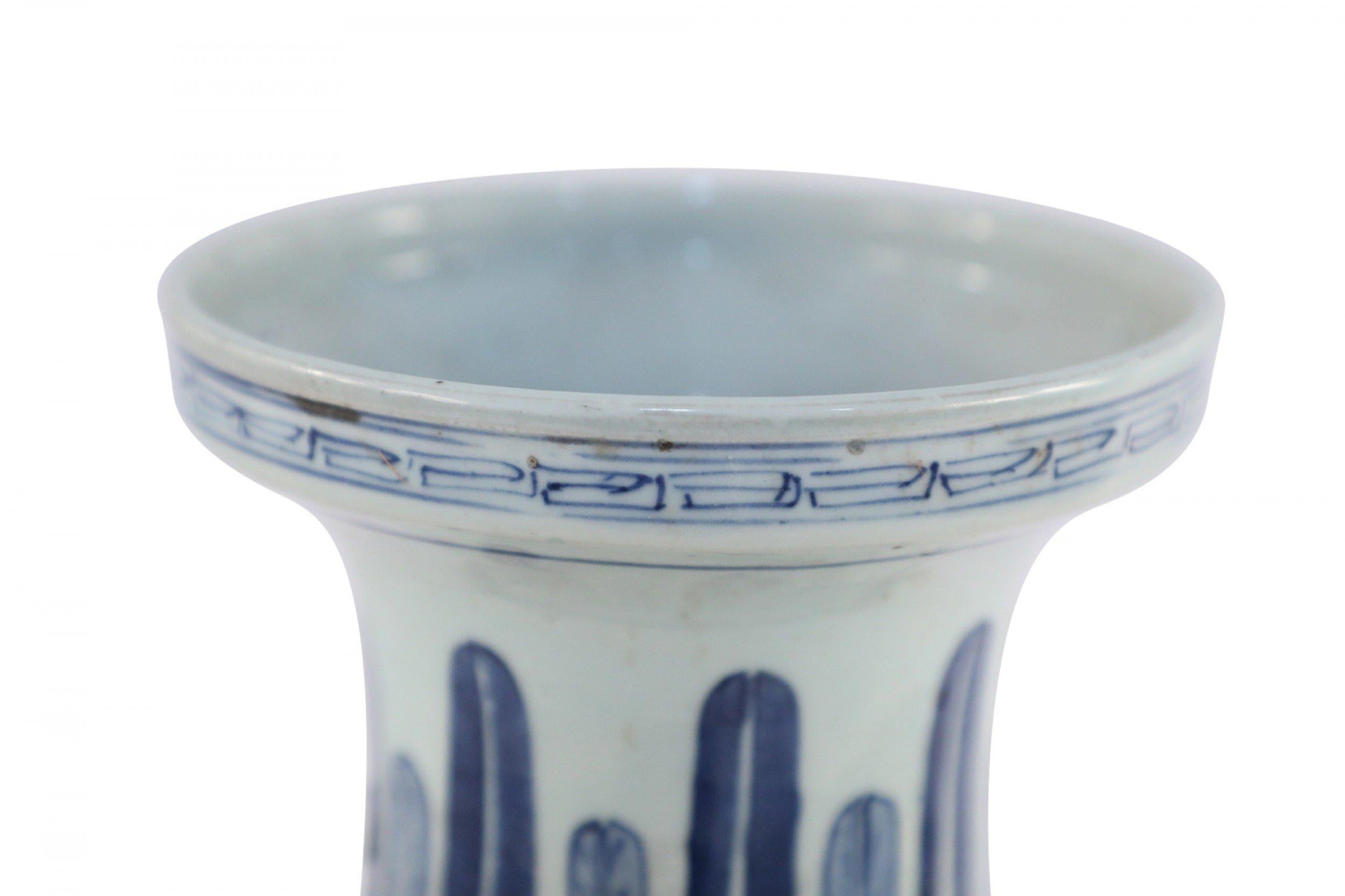Chinese White and Blue Floral and Feather Motif Porcelain Urn For Sale 1