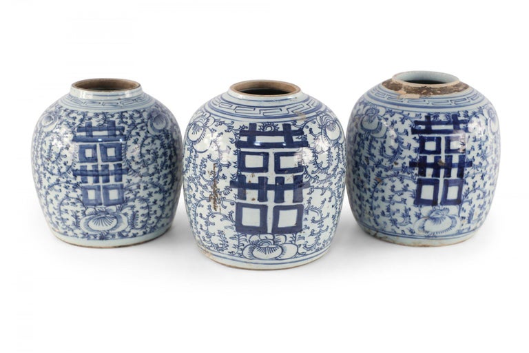 20th Century Chinese White and Blue Floral Ginger Jar Vases For Sale