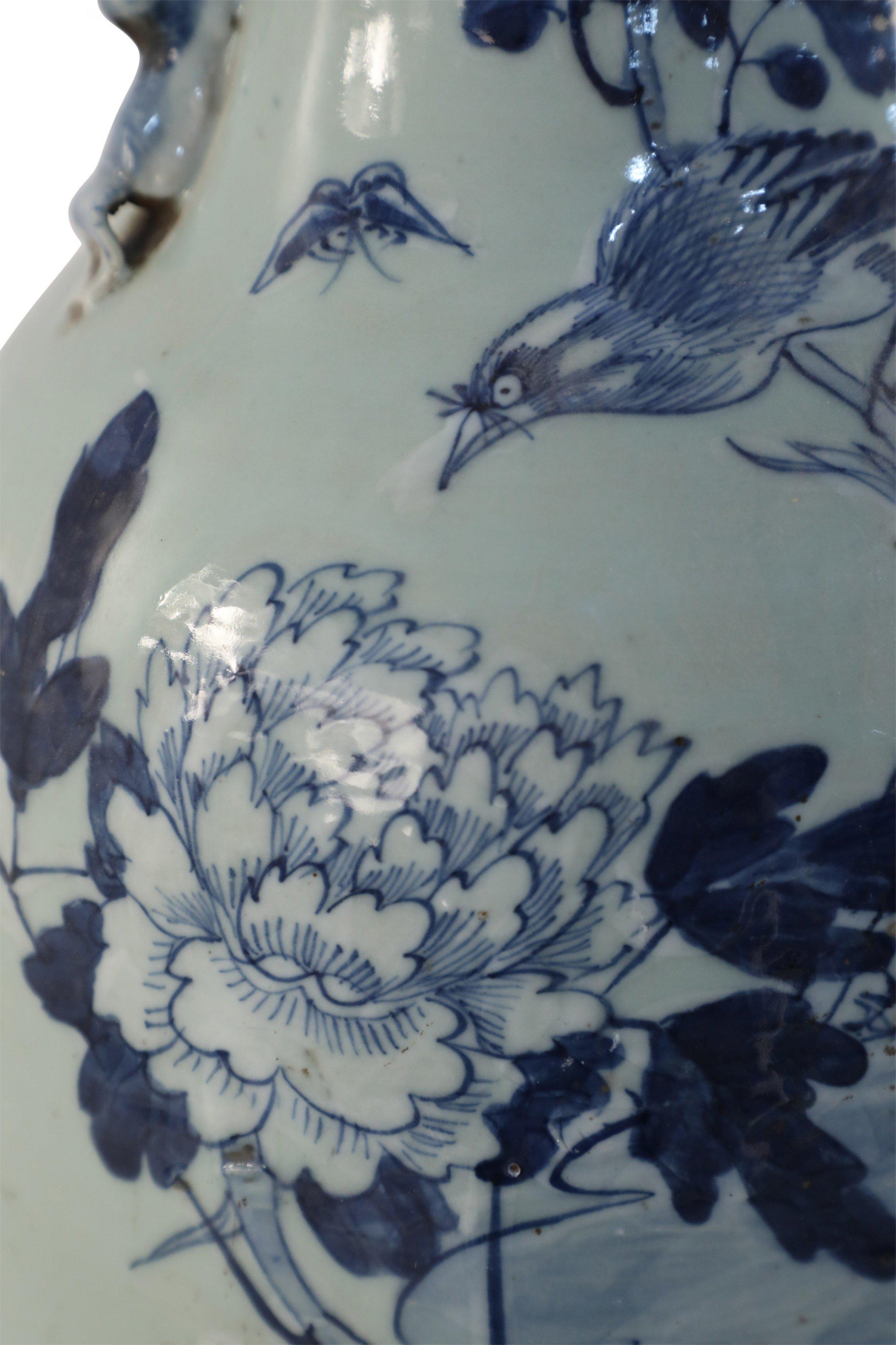 Chinese White and Blue Natural Design Porcelain Urn For Sale 1